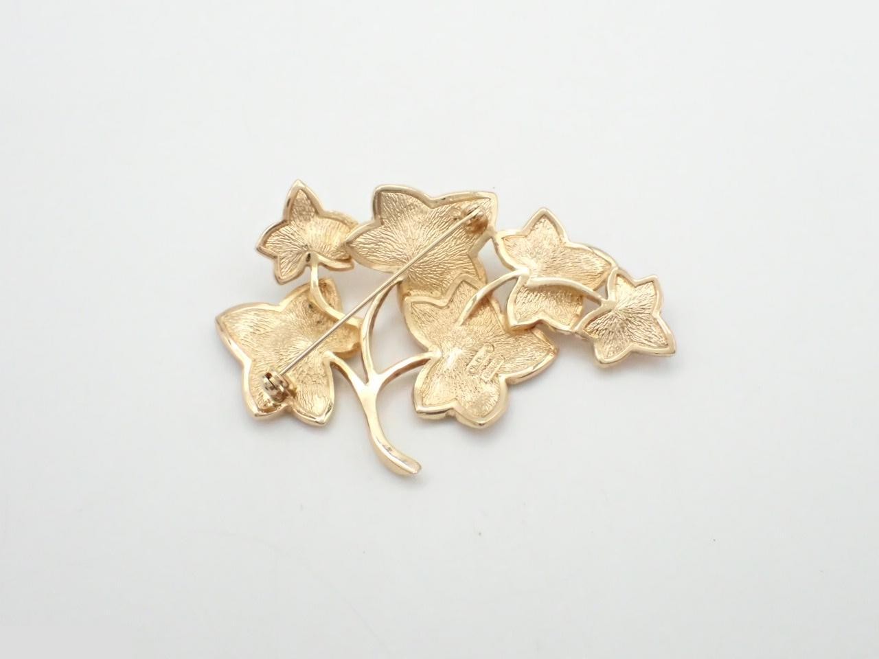 Leaf brooch — view 2