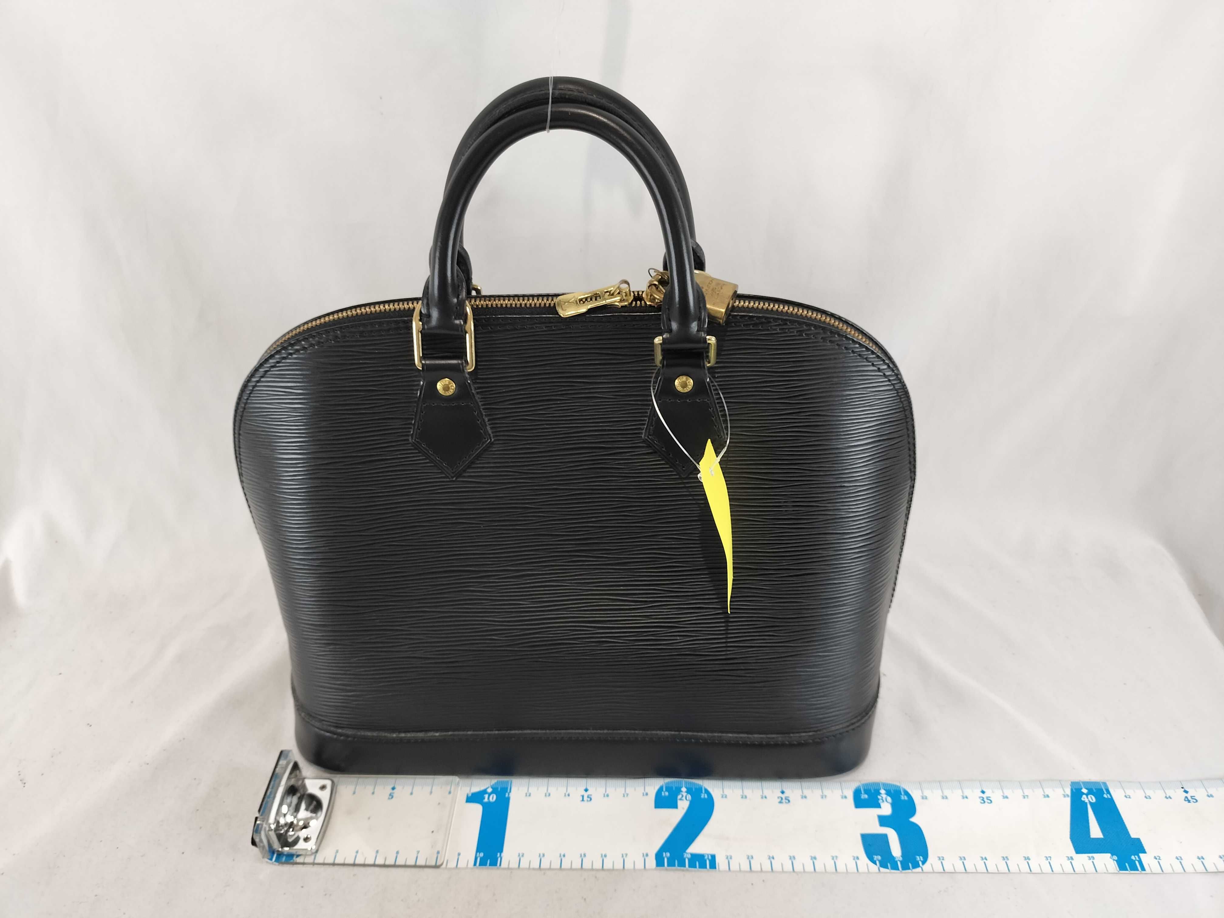 Epi Alma PM M10947 Noir Handbag — view 2