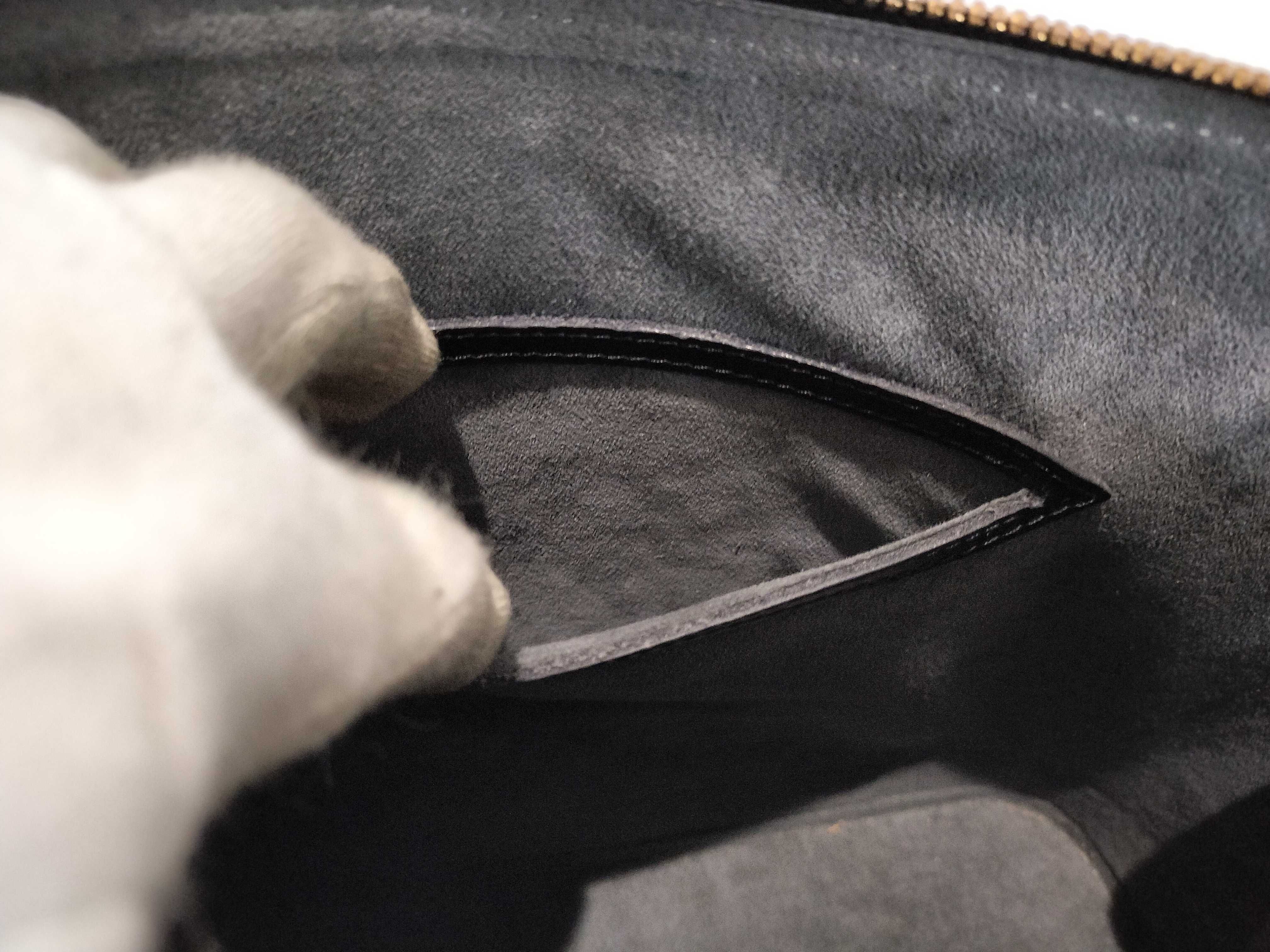 Epi Alma PM M10947 Noir Handbag — view 10