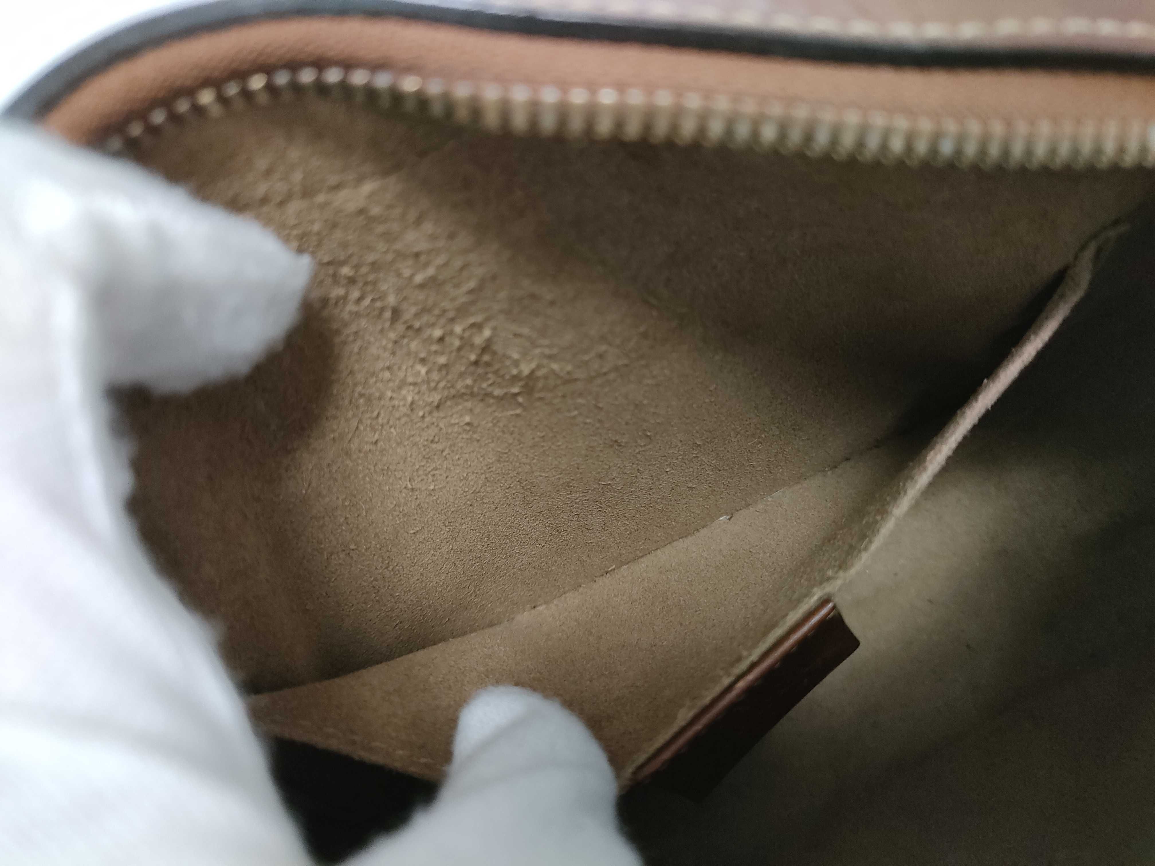 GG Supreme Shoulder Bag — view 13