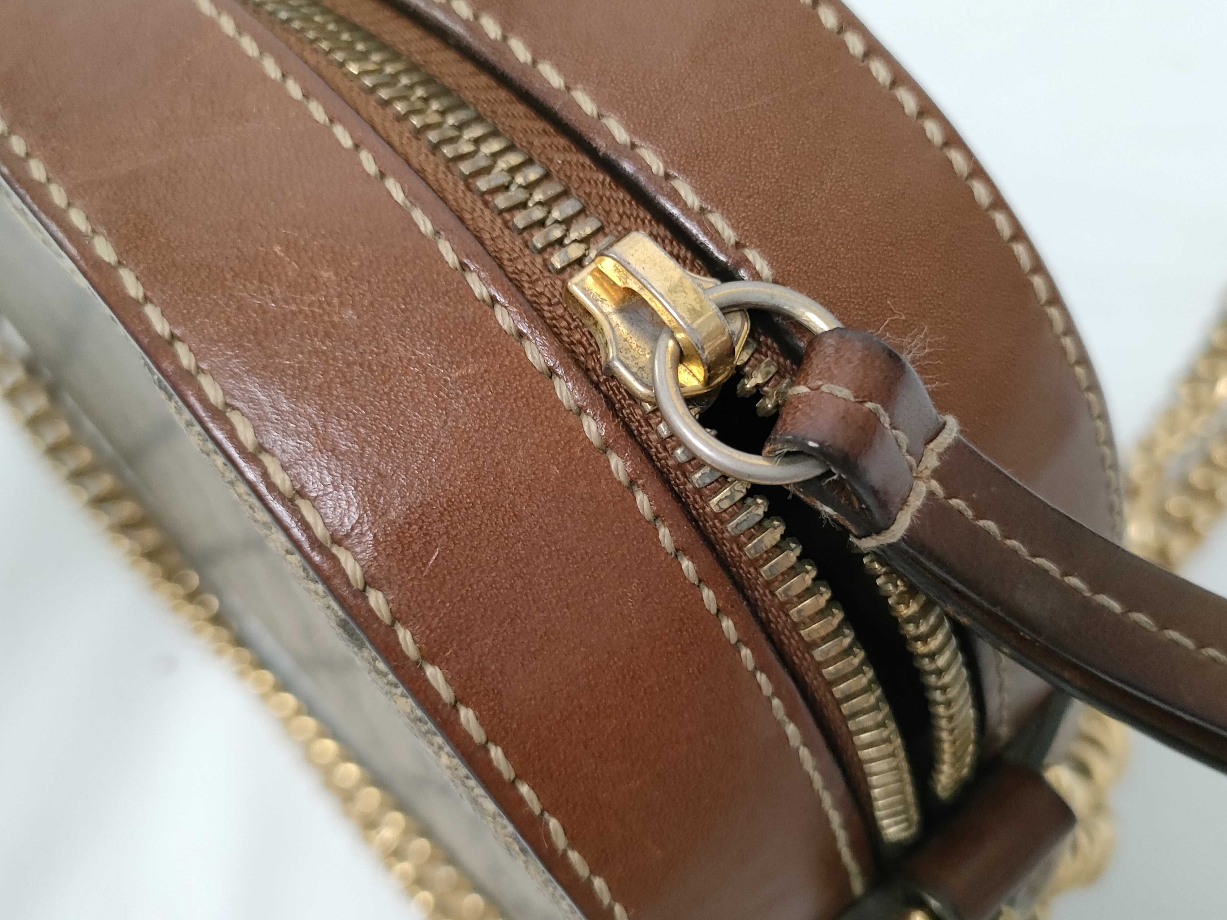 GG Supreme Shoulder Bag — view 7