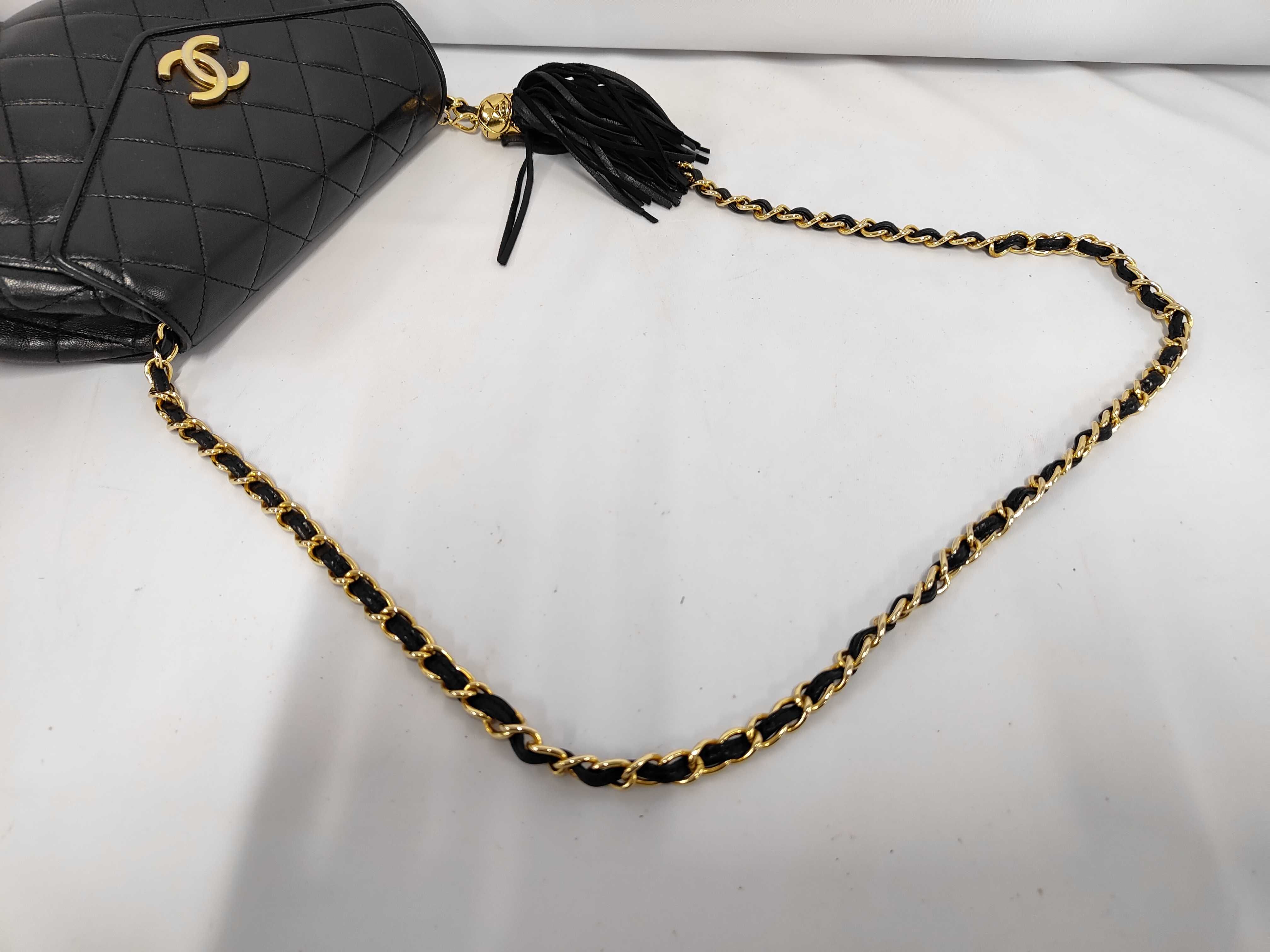 Vintage Matelassé Black Lambskin Shoulder Bag — view 5