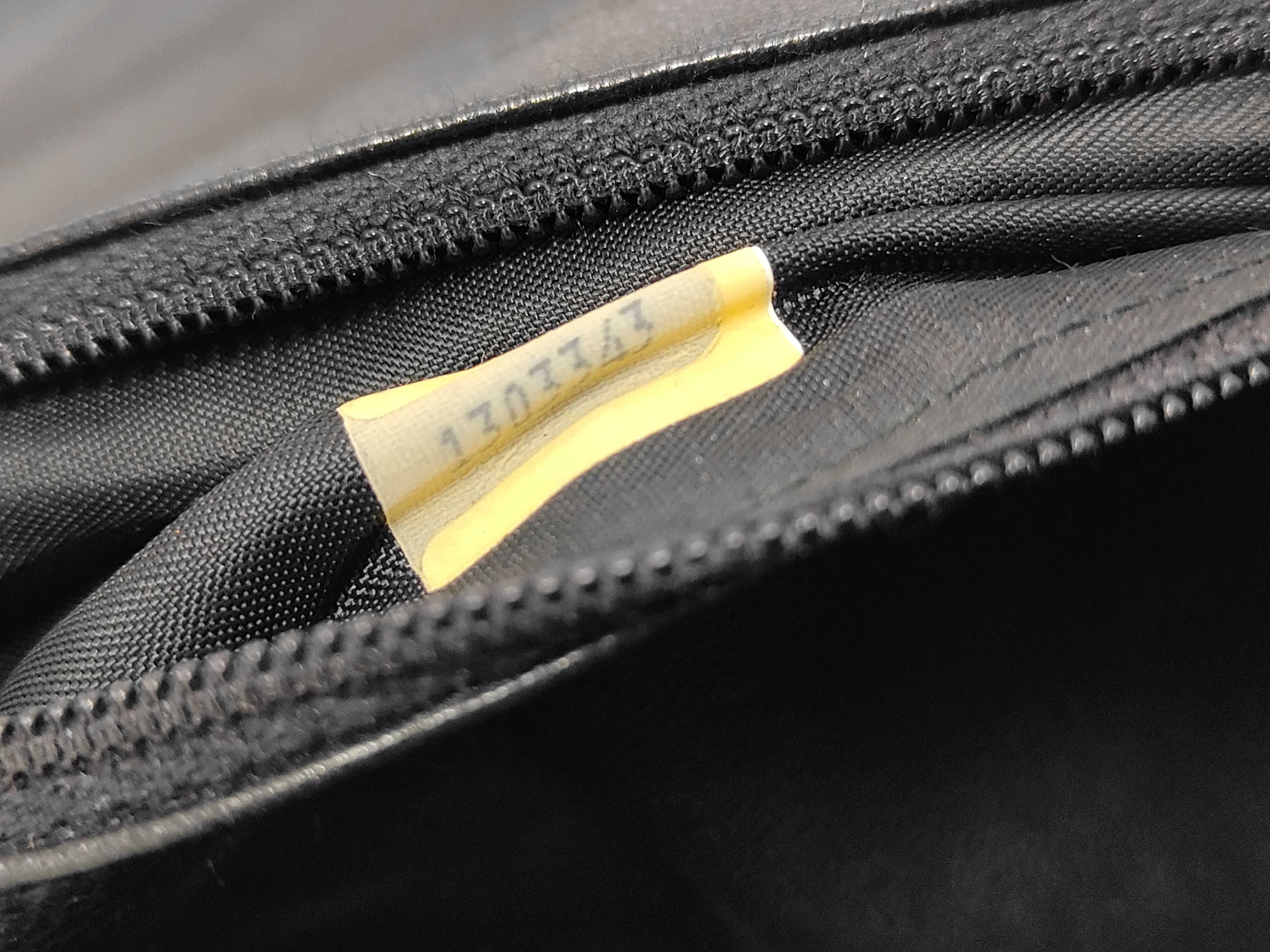 Vintage Matelassé Black Lambskin Shoulder Bag — view 10