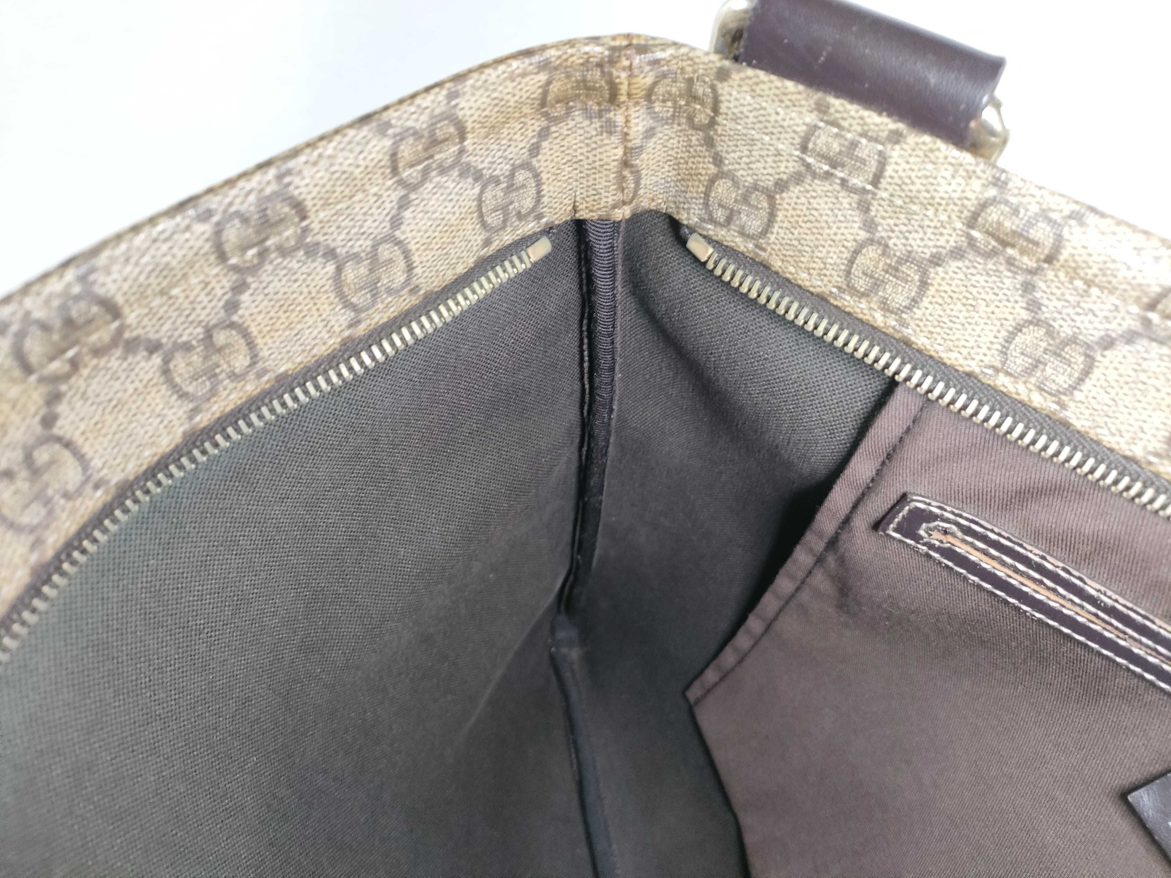 GG Supreme Canvas Shoulder Bag — view 11