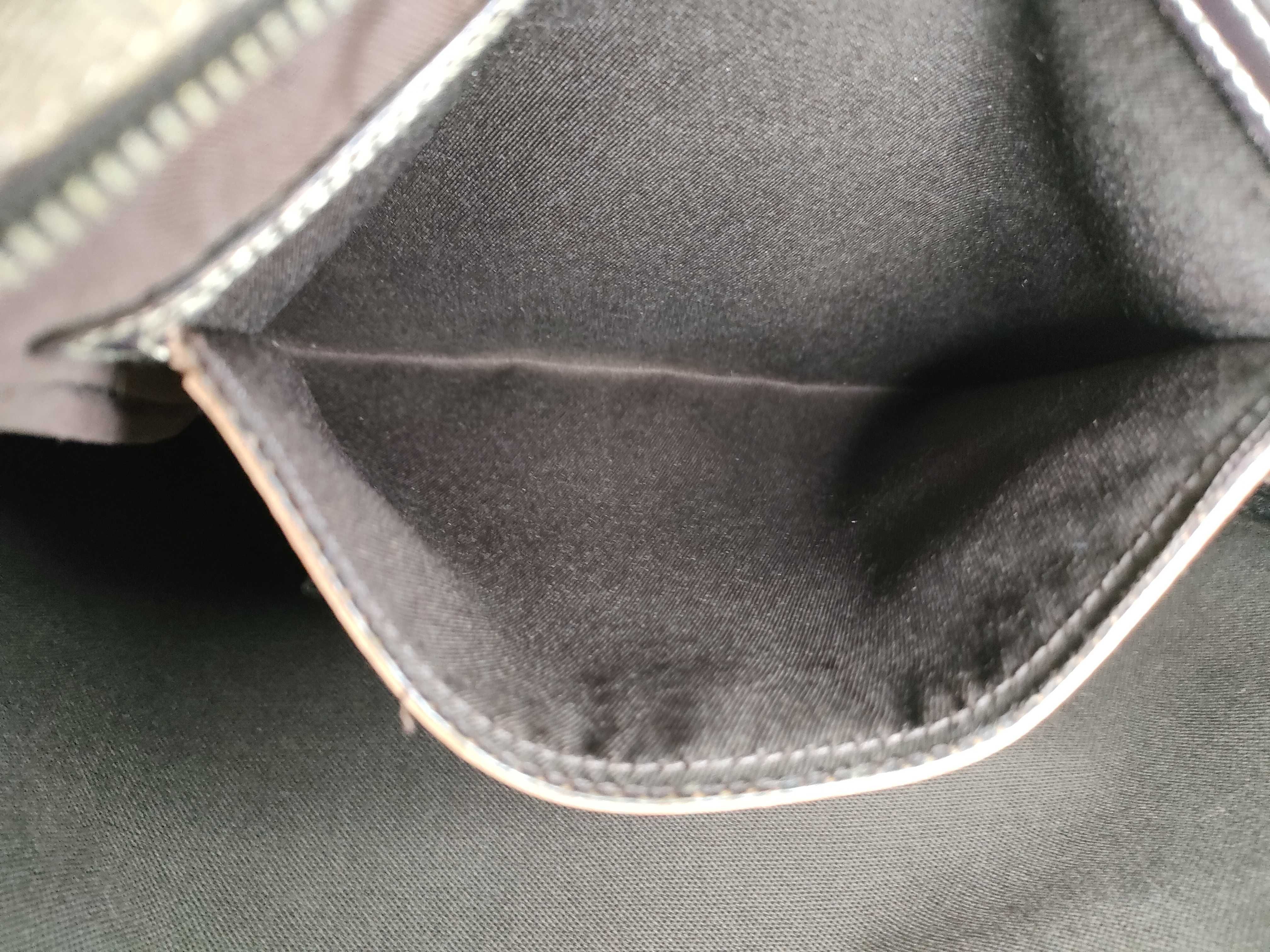 GG Supreme Canvas Shoulder Bag — view 12