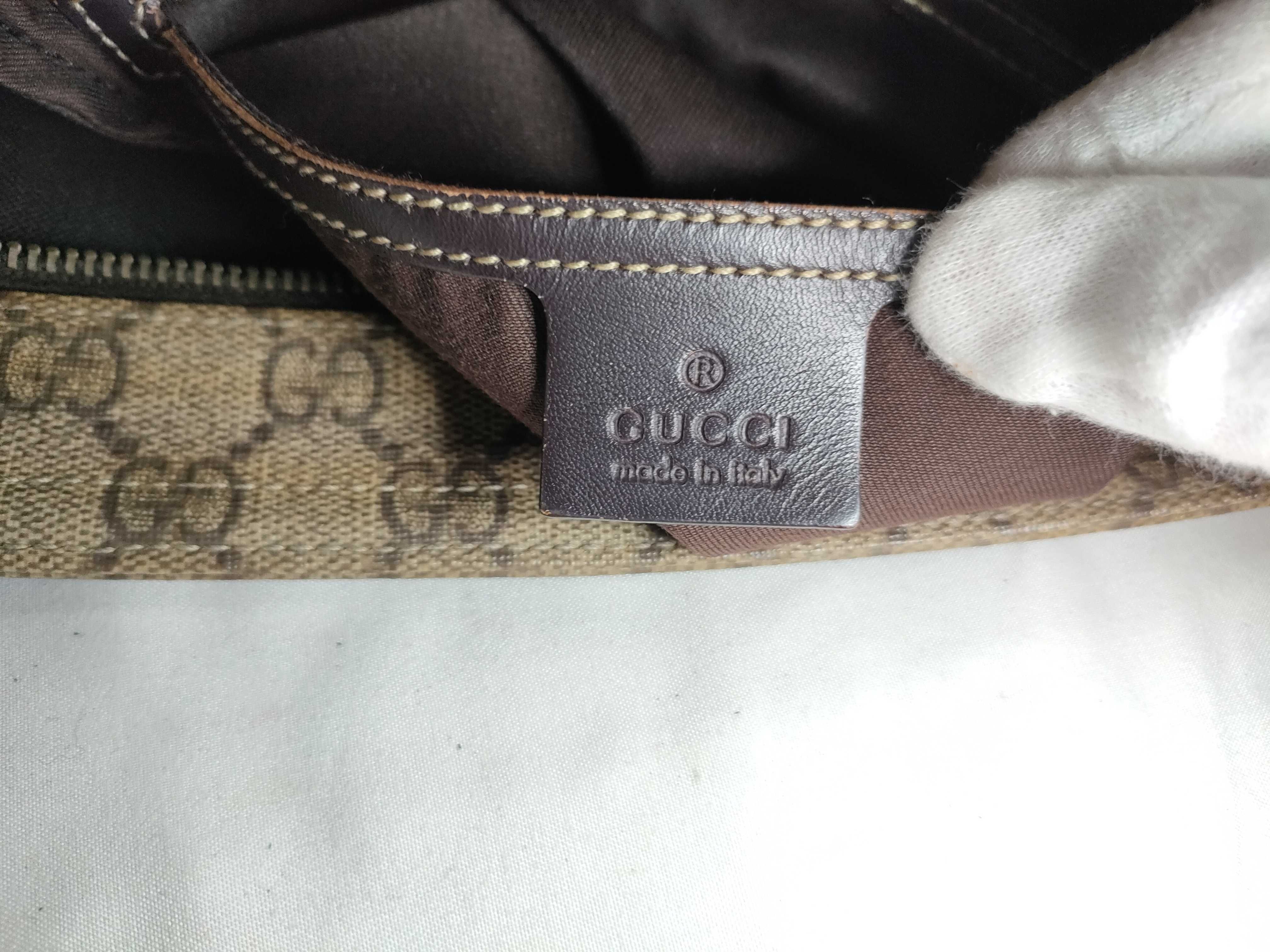 GG Supreme Canvas Shoulder Bag — view 13