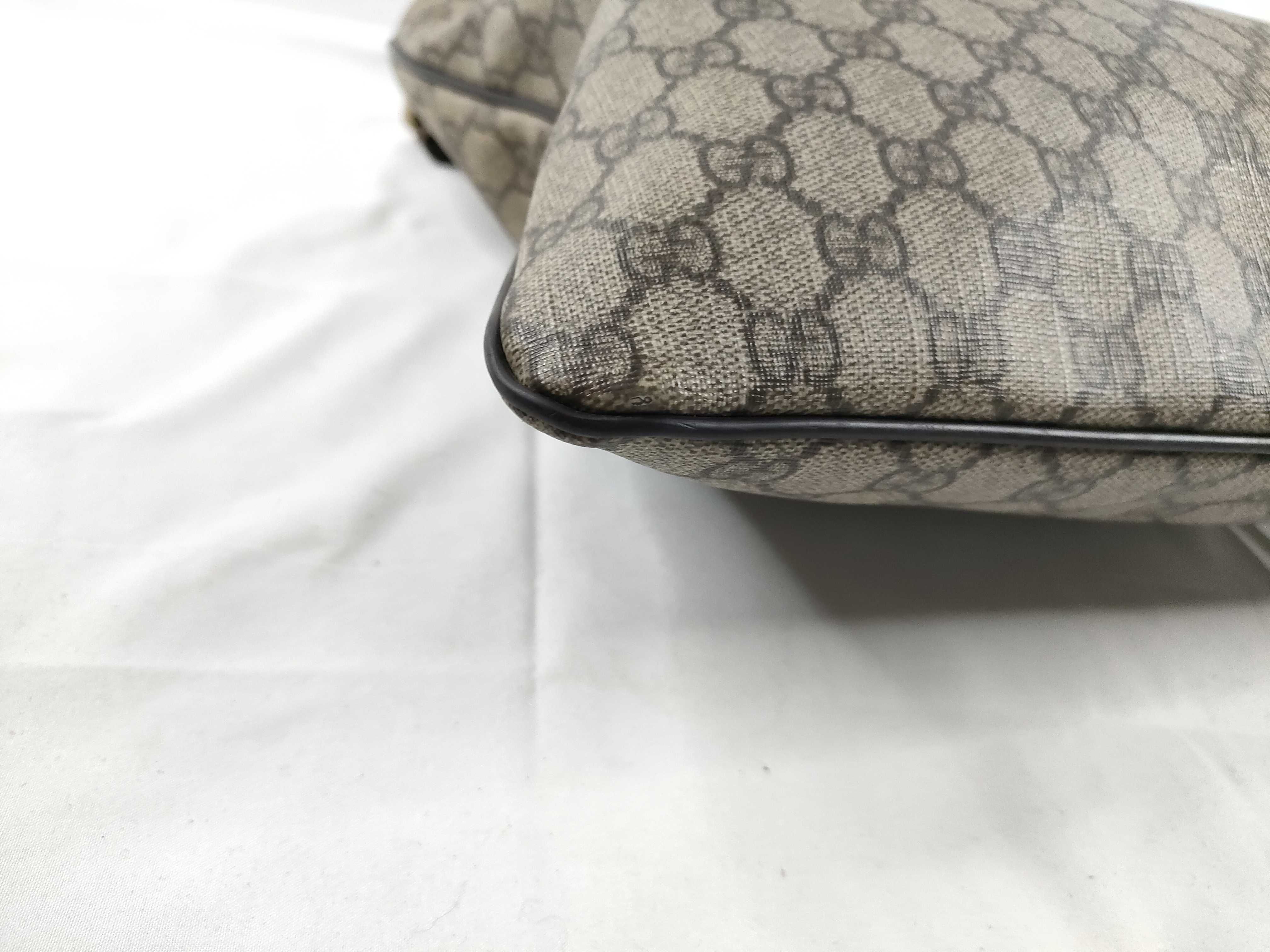 GG Supreme Canvas Shoulder Bag — view 3