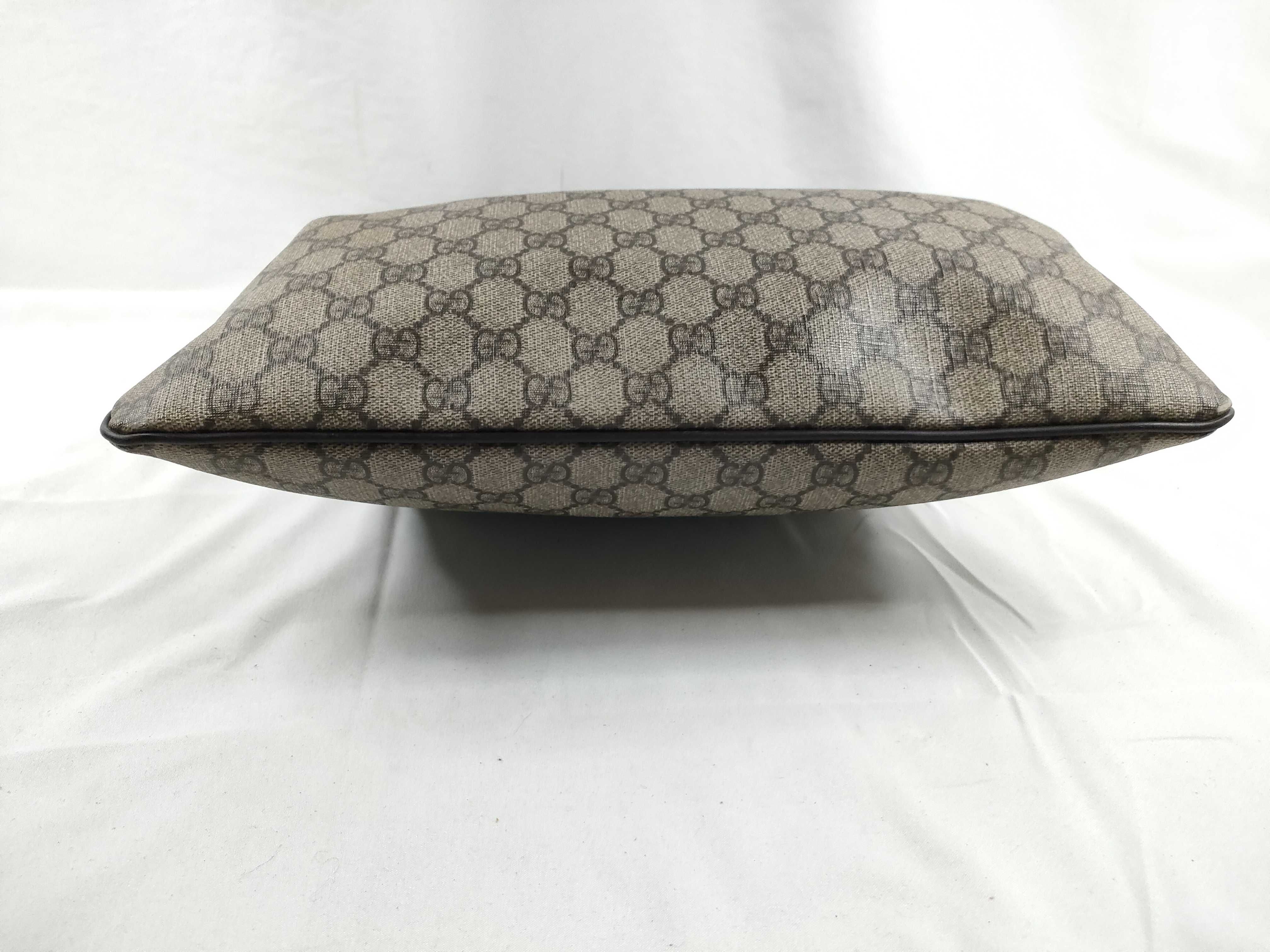 GG Supreme Canvas Shoulder Bag — view 4