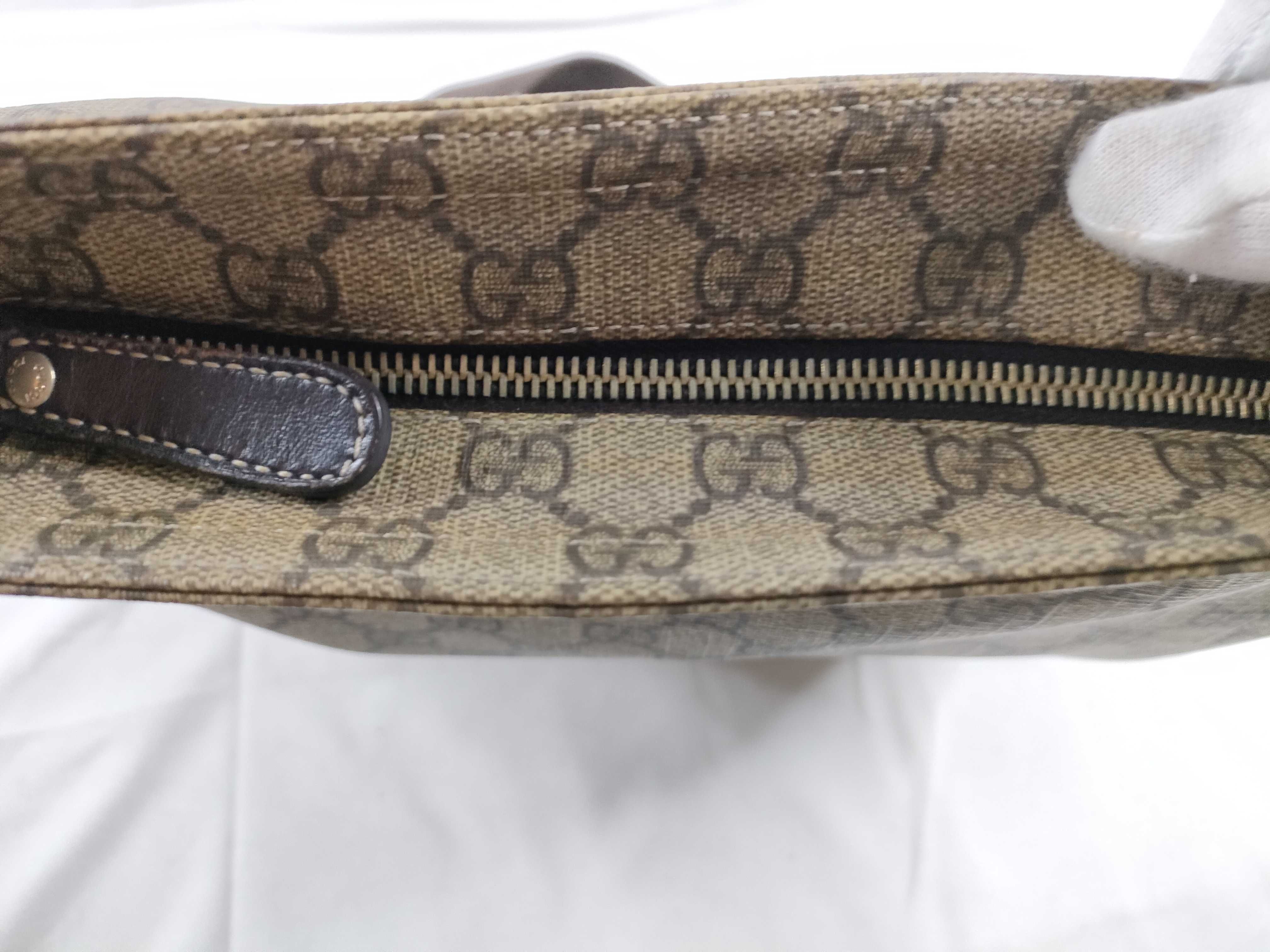 GG Supreme Canvas Shoulder Bag — view 9