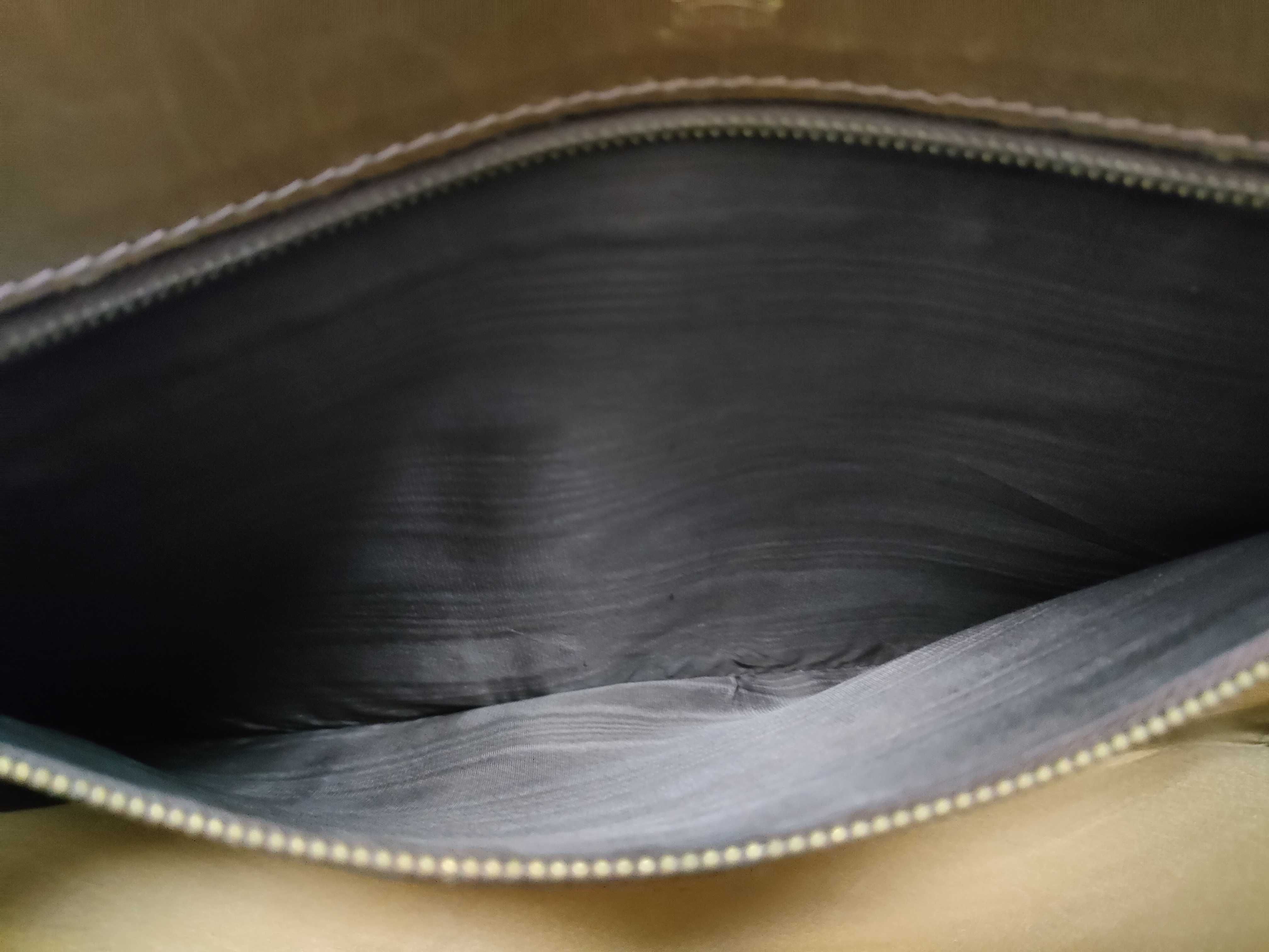 GG Supreme Clutch Bag — view 11