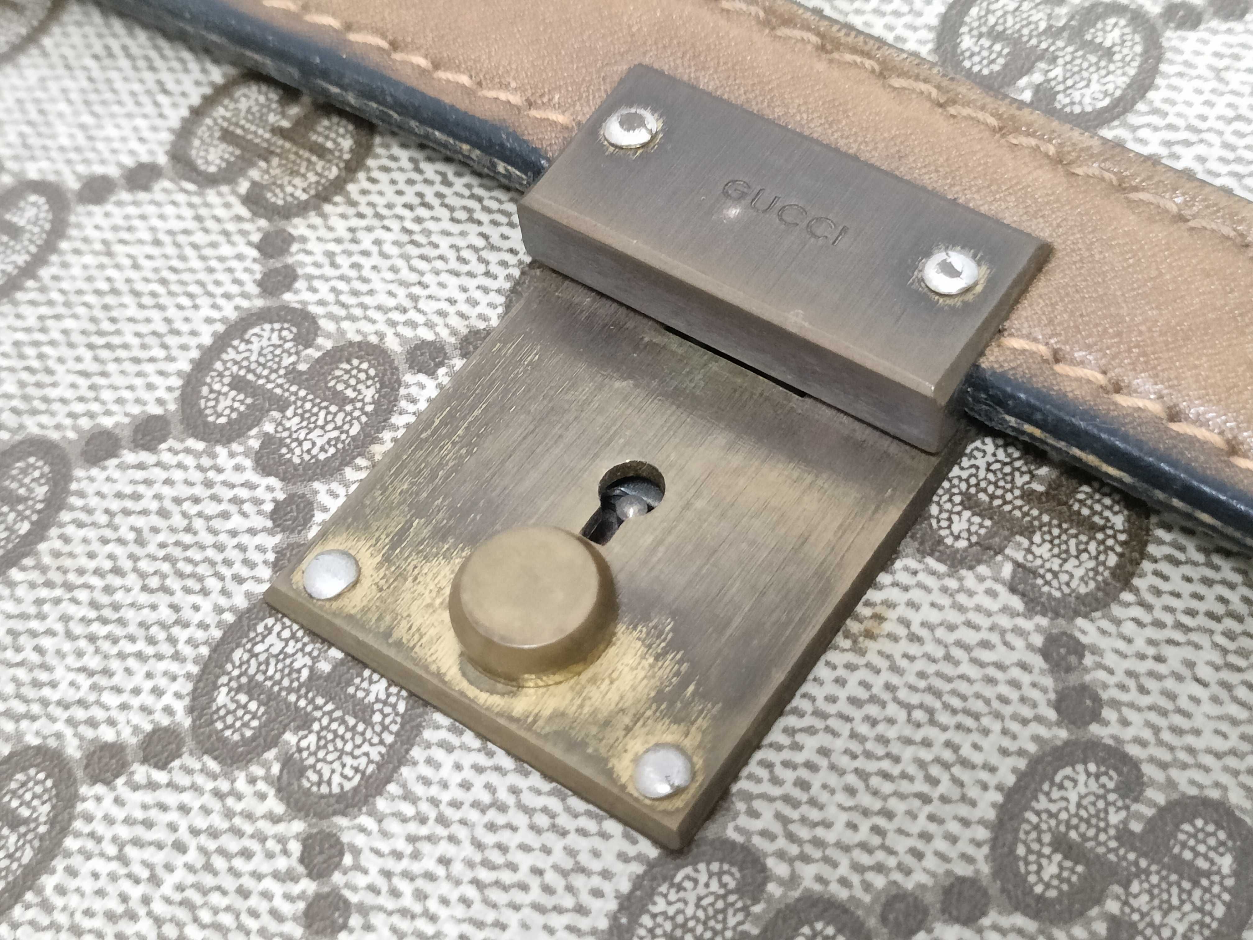 GG Supreme Clutch Bag — view 12