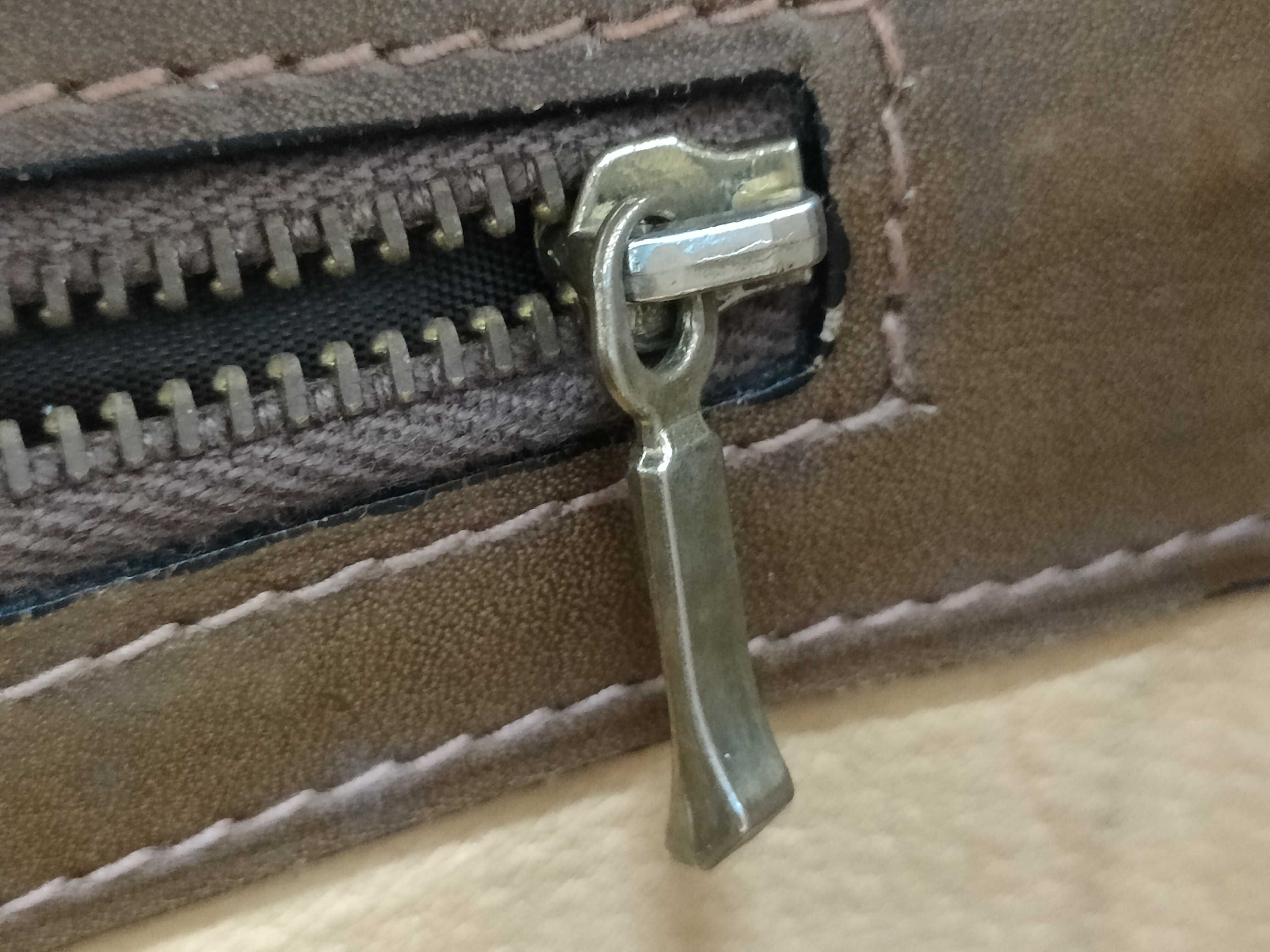 GG Supreme Clutch Bag — view 15