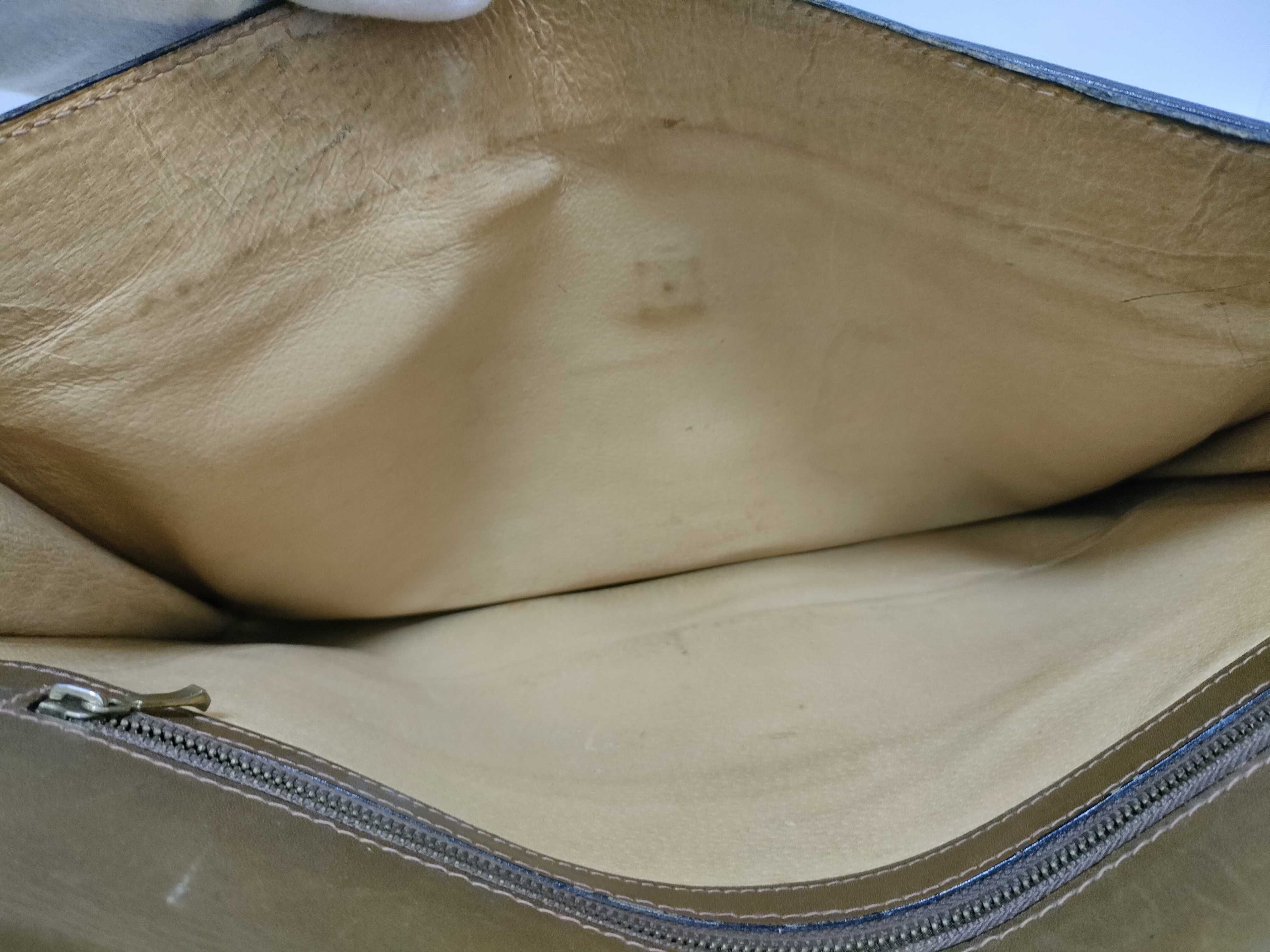 GG Supreme Clutch Bag — view 9