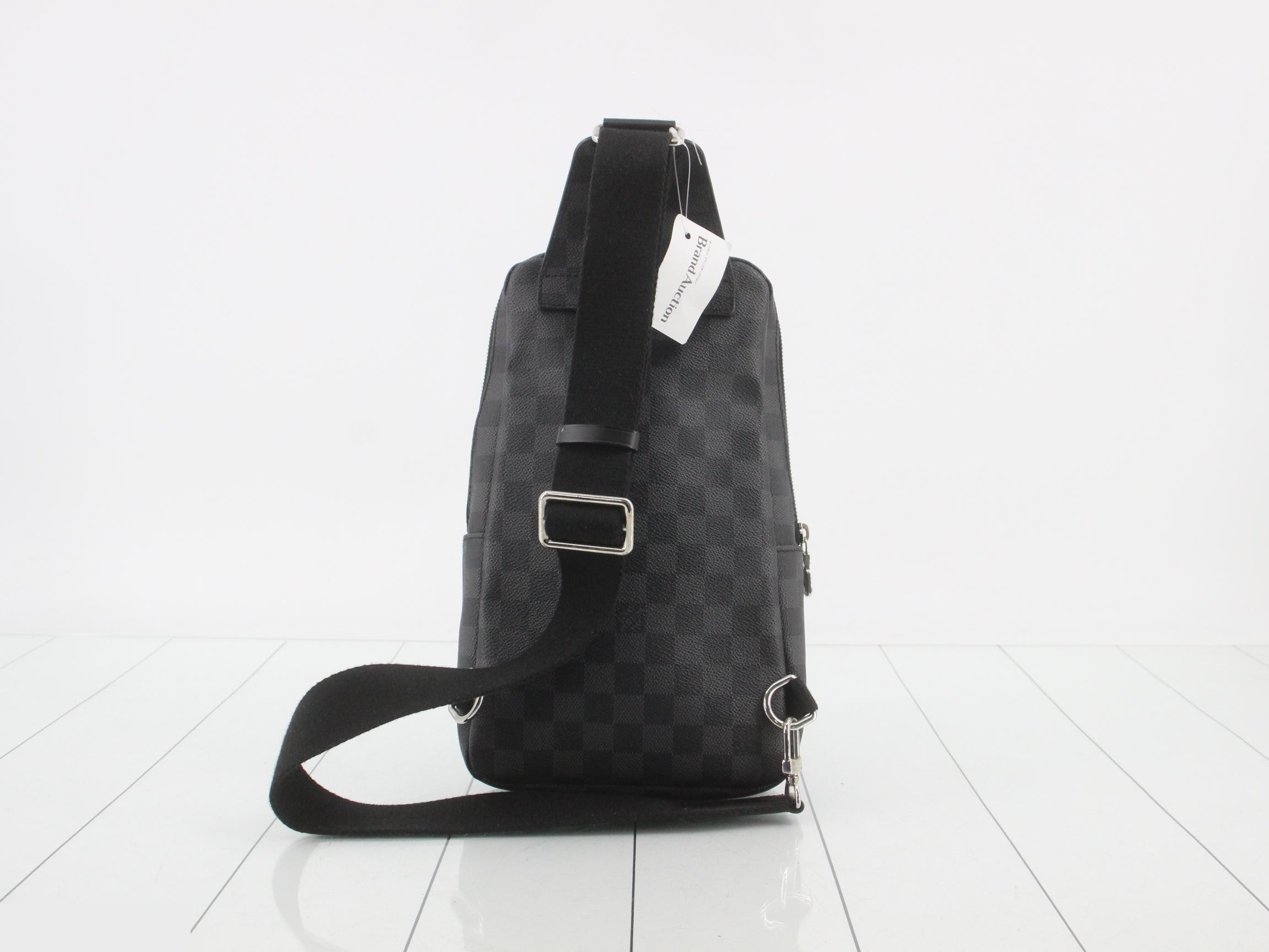Avenue Sling Bag Body Bag — view 2