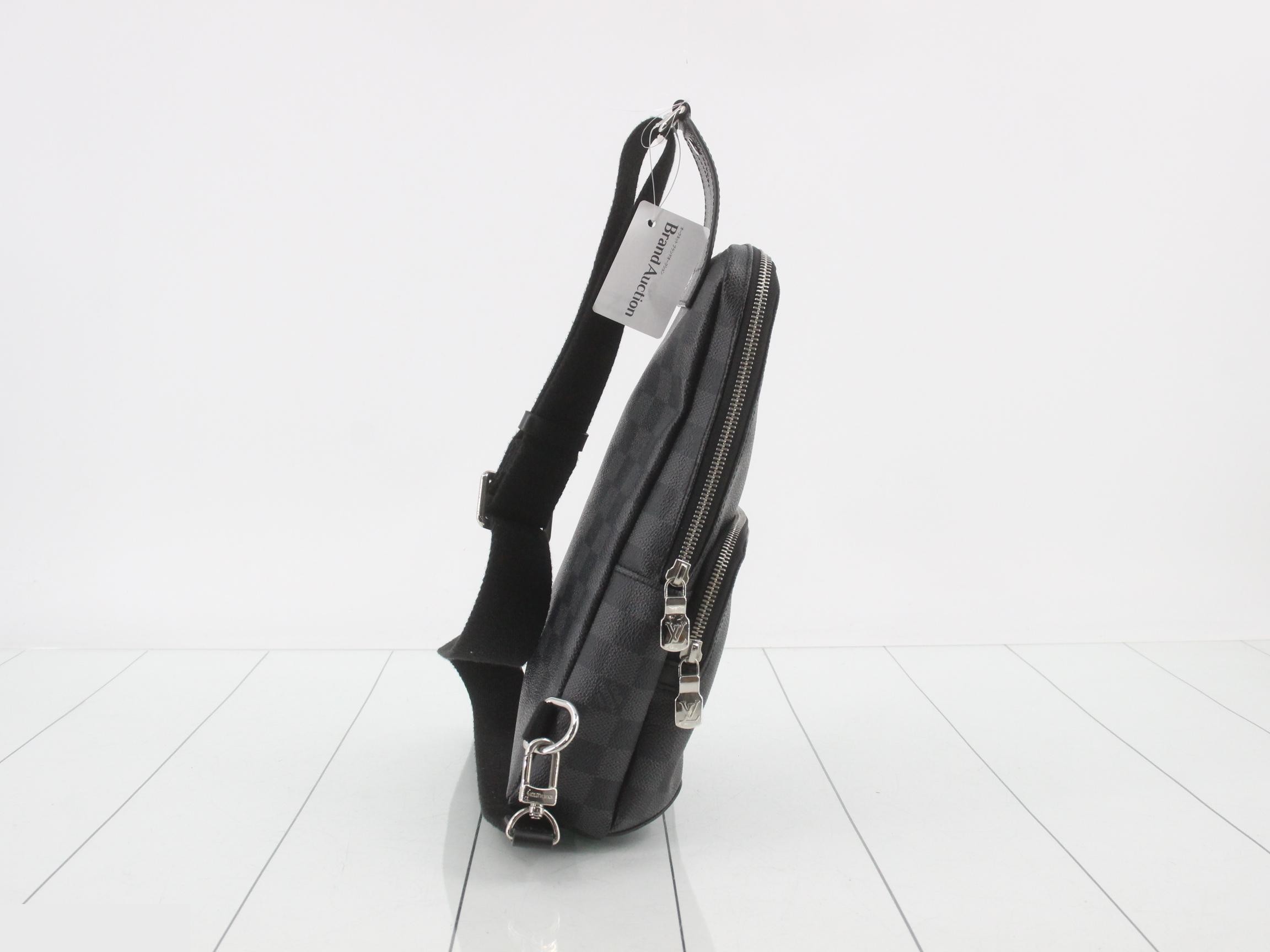 Avenue Sling Bag Body Bag — view 4