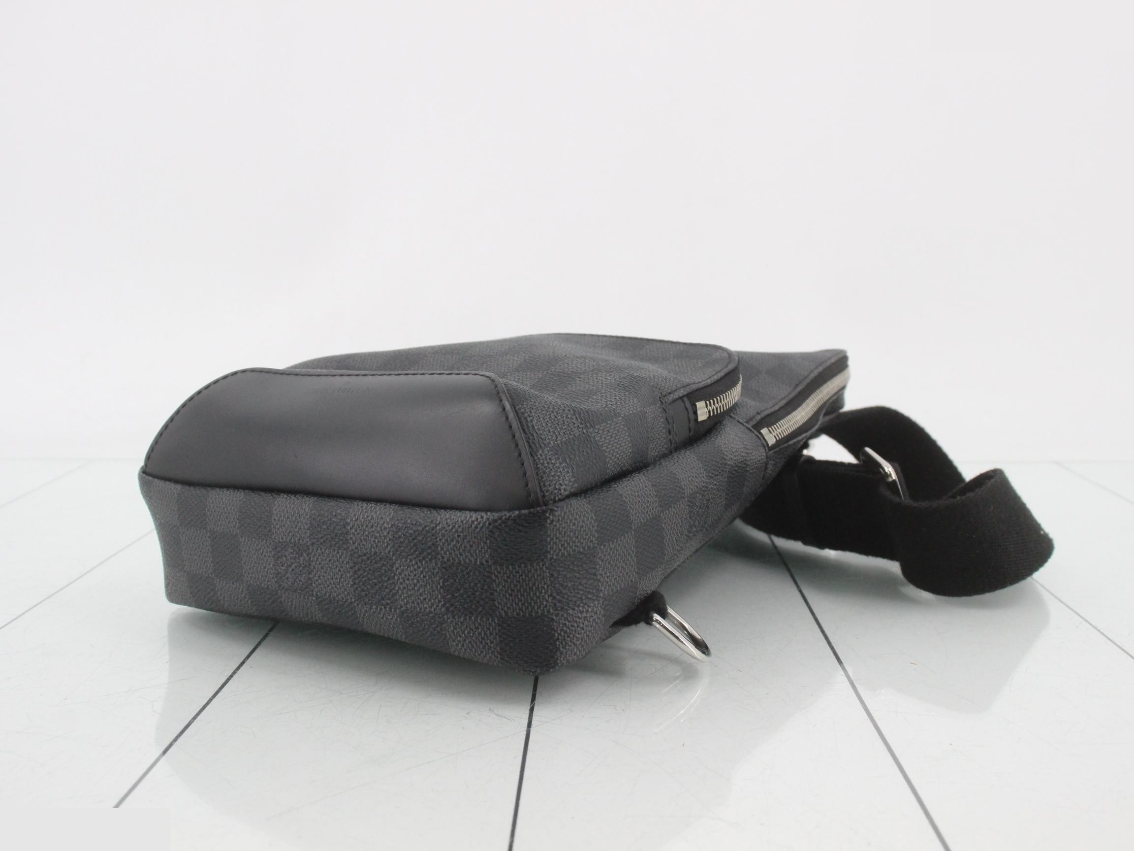 Avenue Sling Bag Body Bag — view 6