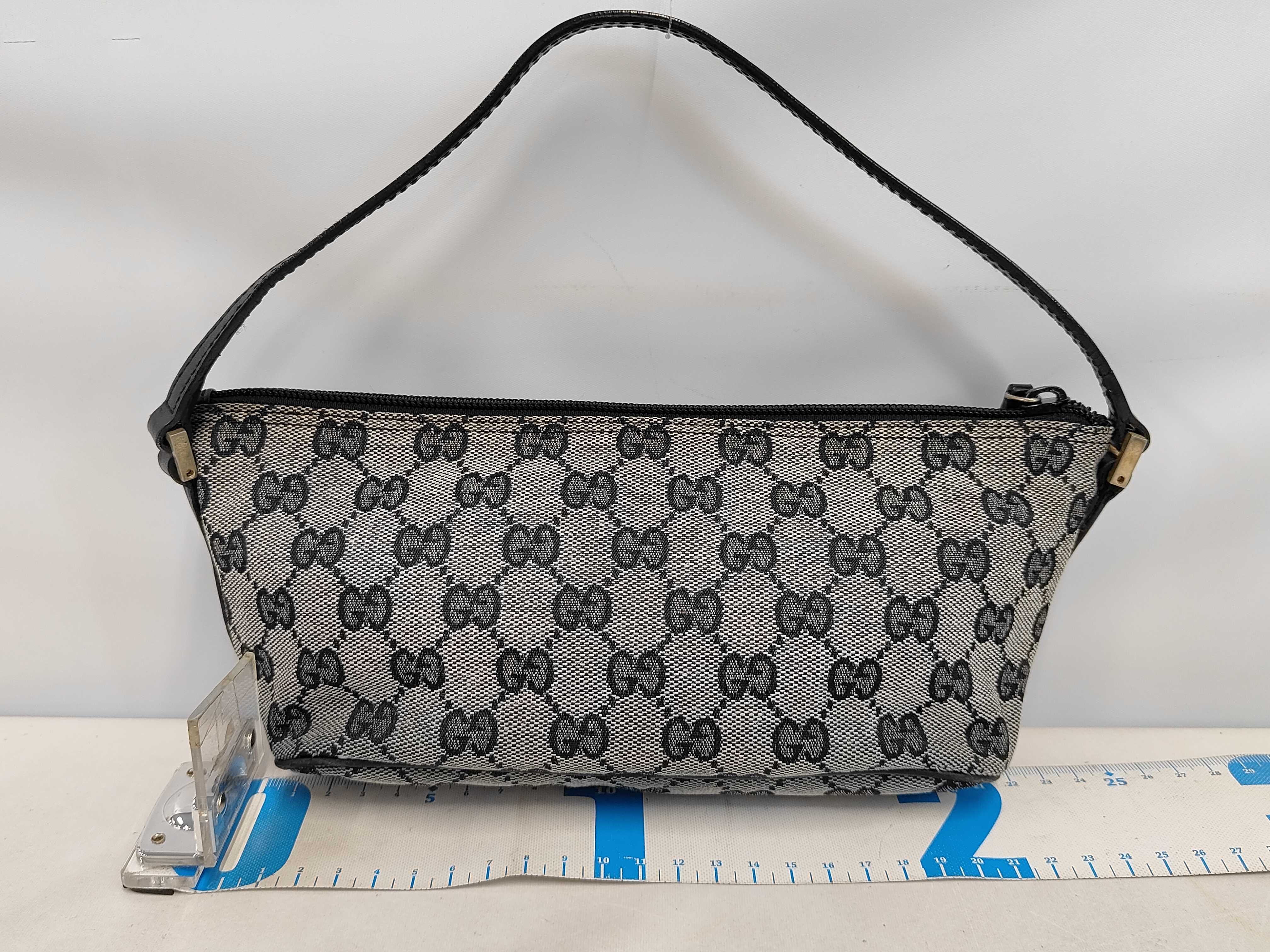 GG Canvas 039・1104 Accessory Pouch Handbag — view 2