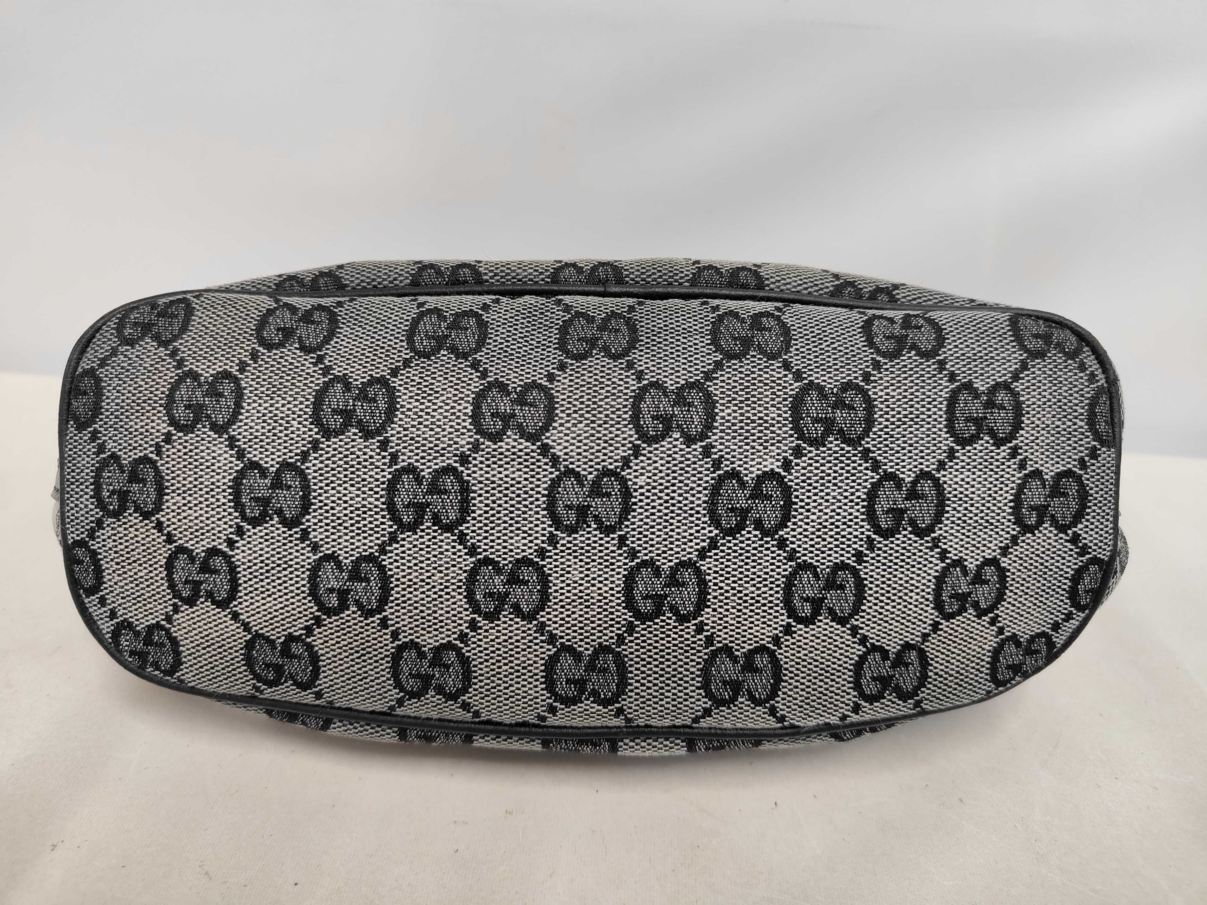 GG Canvas 039・1104 Accessory Pouch Handbag — view 4