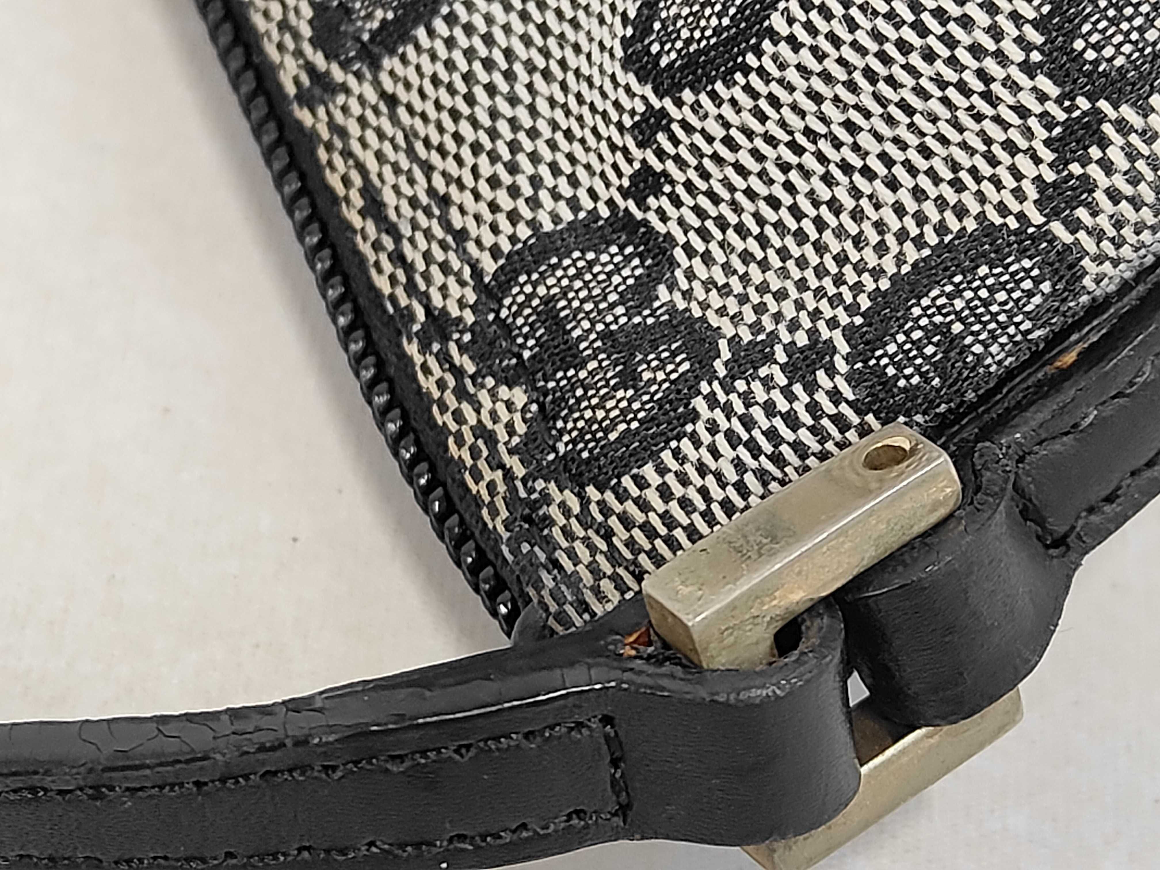 GG Canvas 039・1104 Accessory Pouch Handbag — view 6
