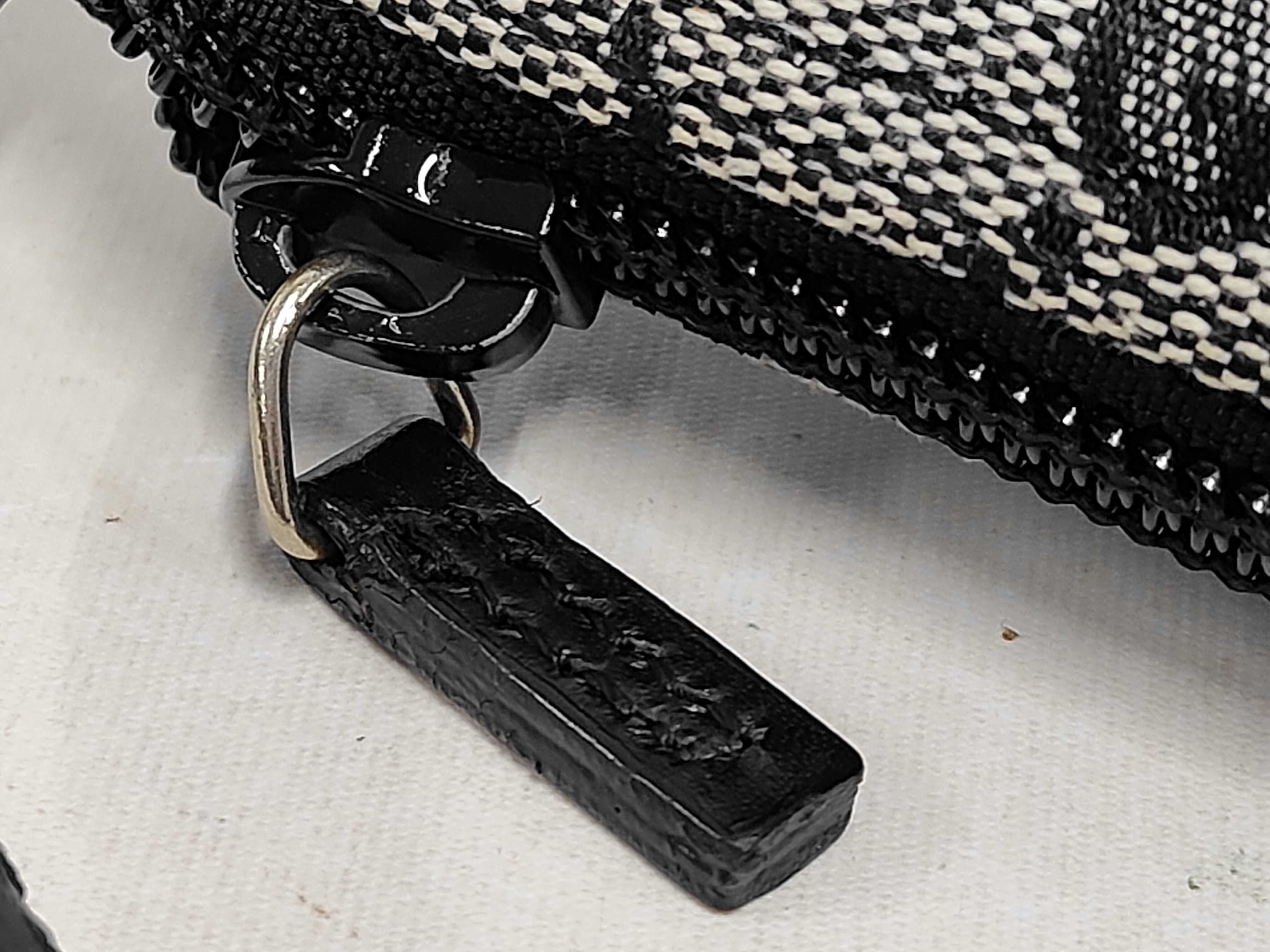 GG Canvas 039・1104 Accessory Pouch Handbag — view 7