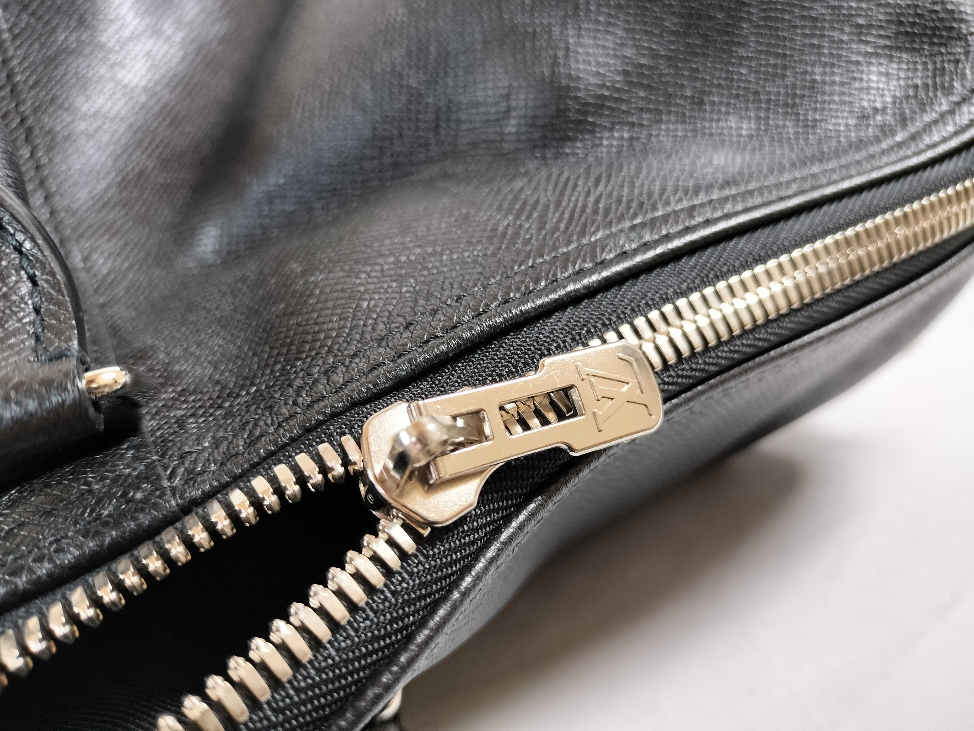 LOUISVUITTON Taigarama Boston Bag M53763 Black Boston Bag — view 12