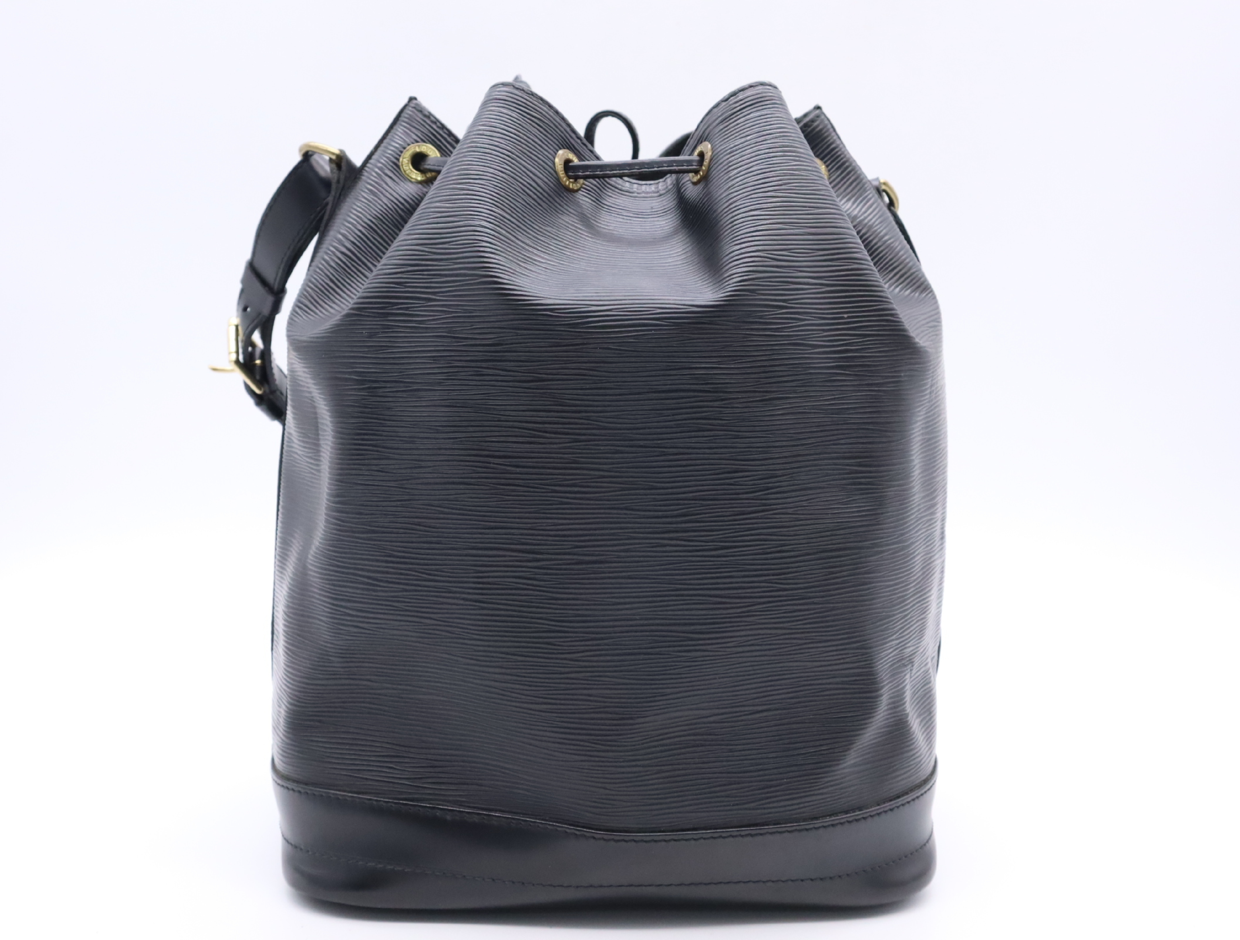 M59002 Epi Noe Noir Shoulder Bag — view 2