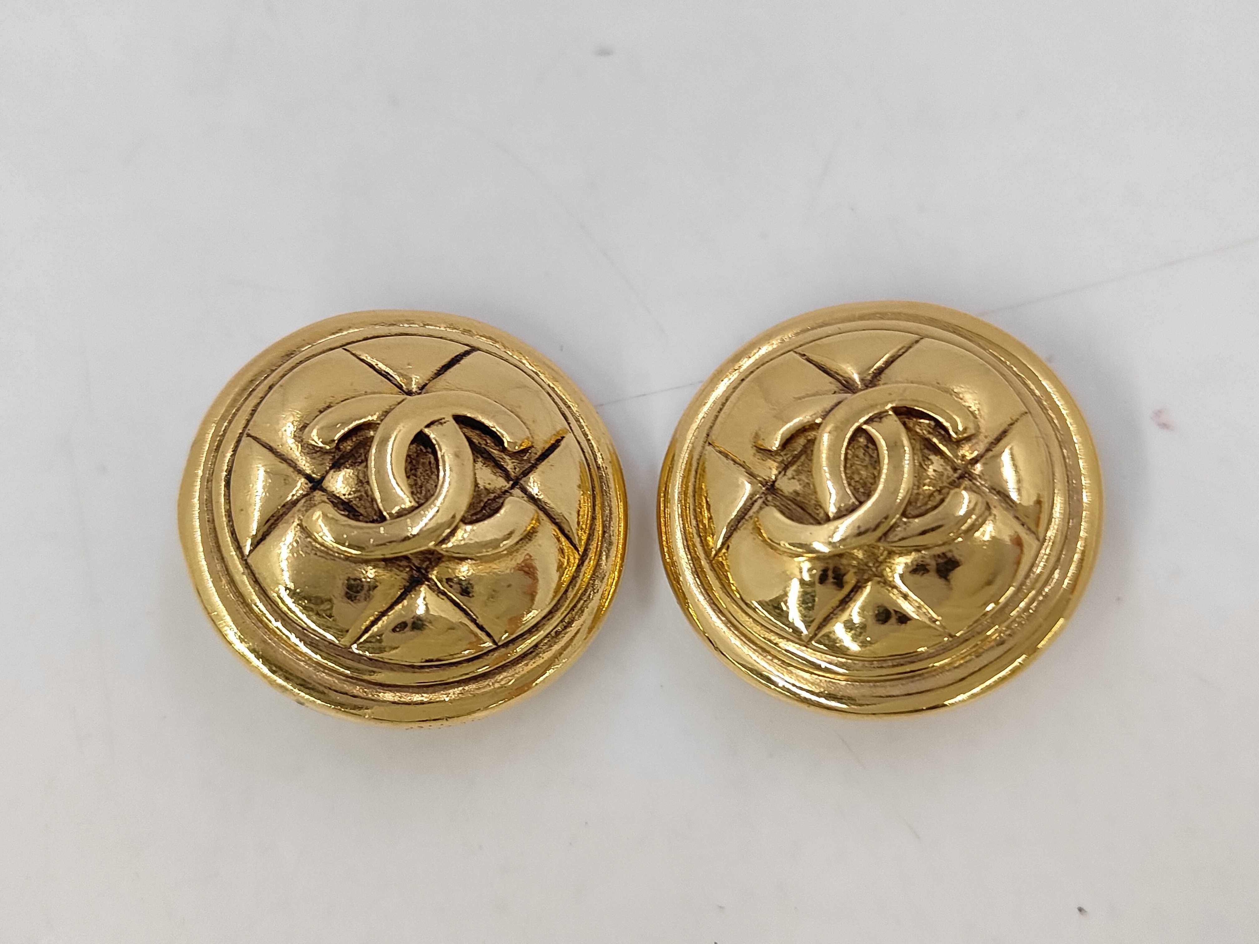 Matelassé Chanel Coco Mark Matelassé Round Gold Yg Earrings