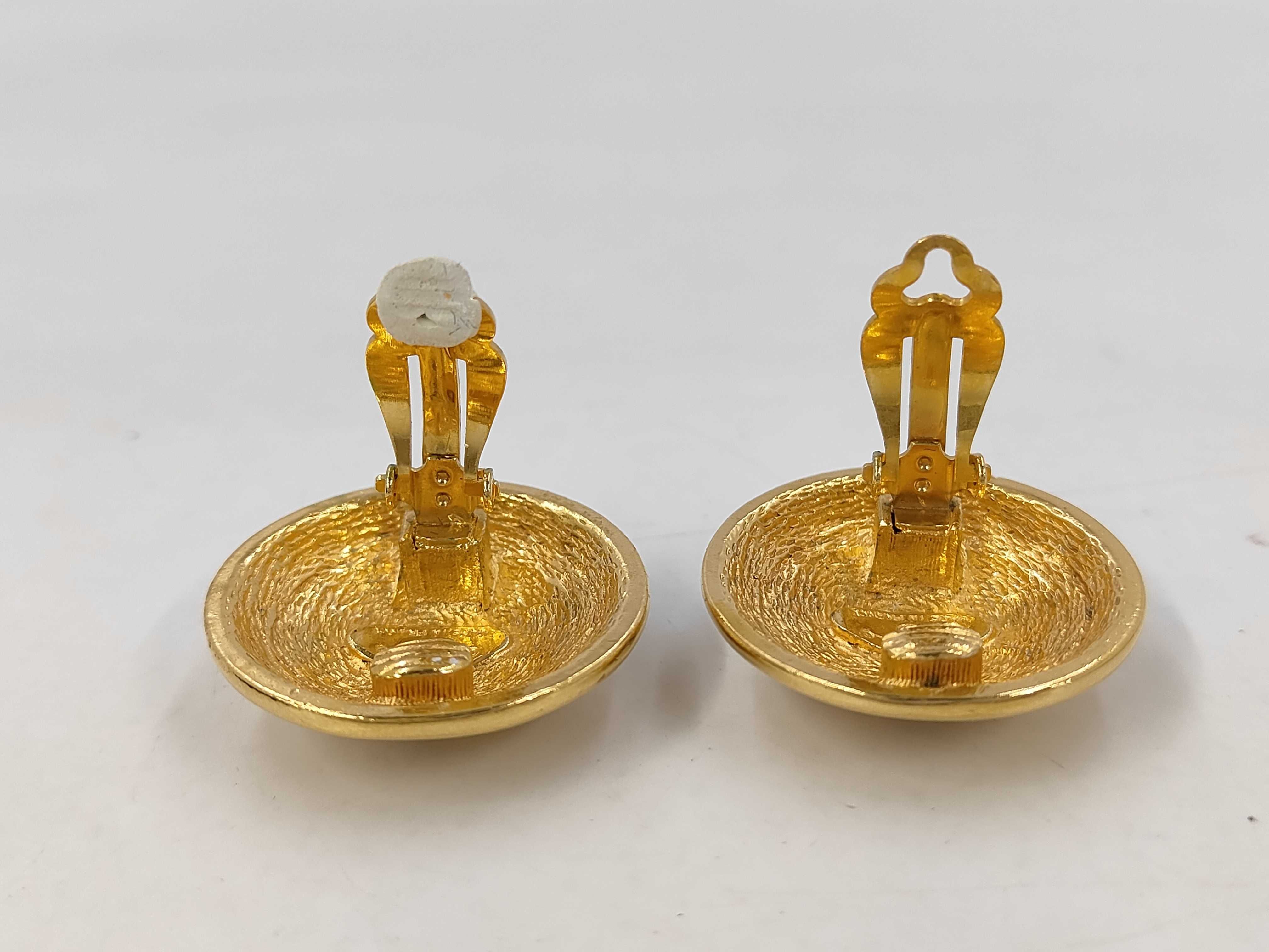Matelassé Chanel Coco Mark Matelassé Round Gold Yg Earrings — view 2