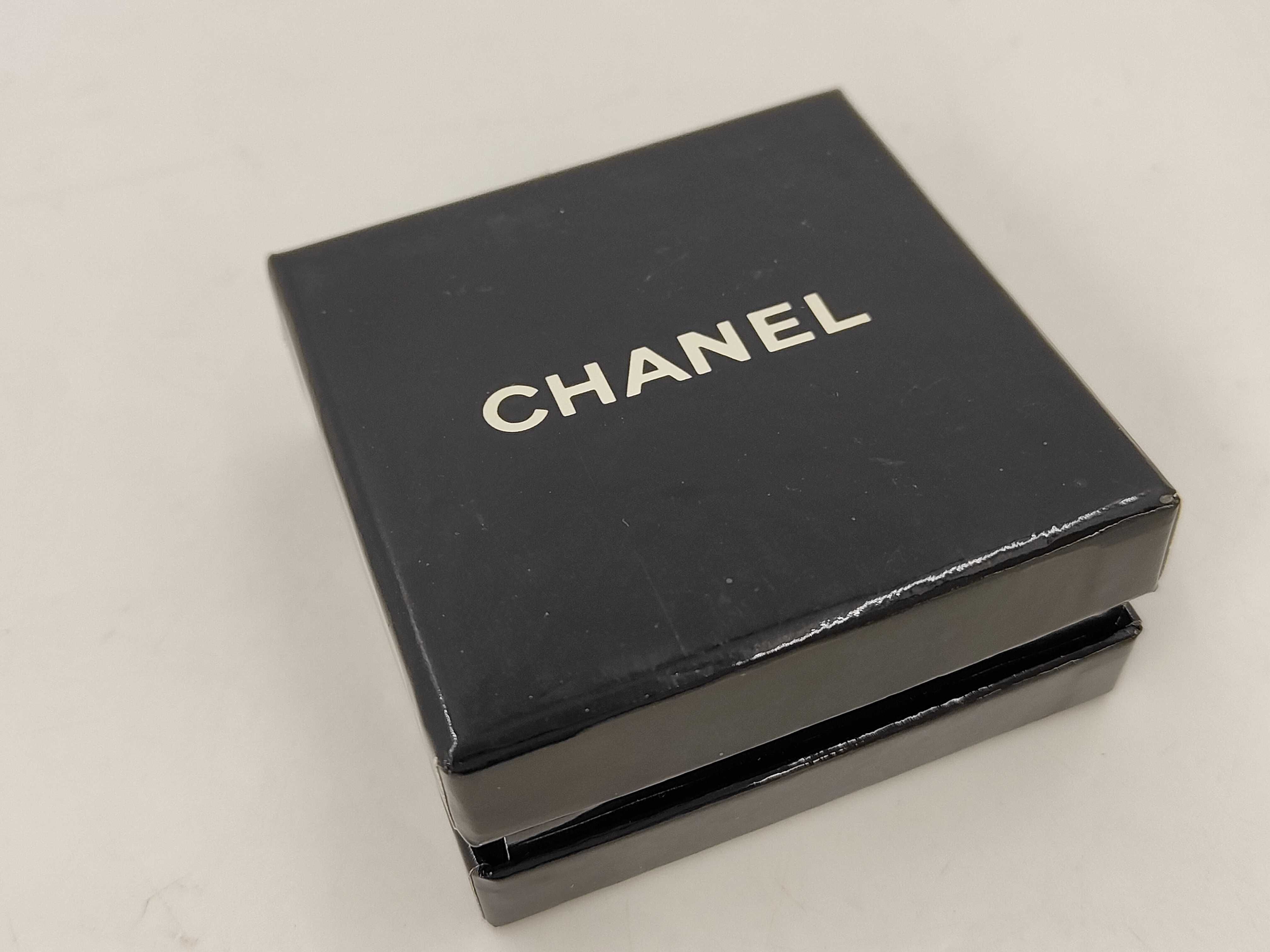 Matelassé Chanel Coco Mark Matelassé Round Gold Yg Earrings — view 6