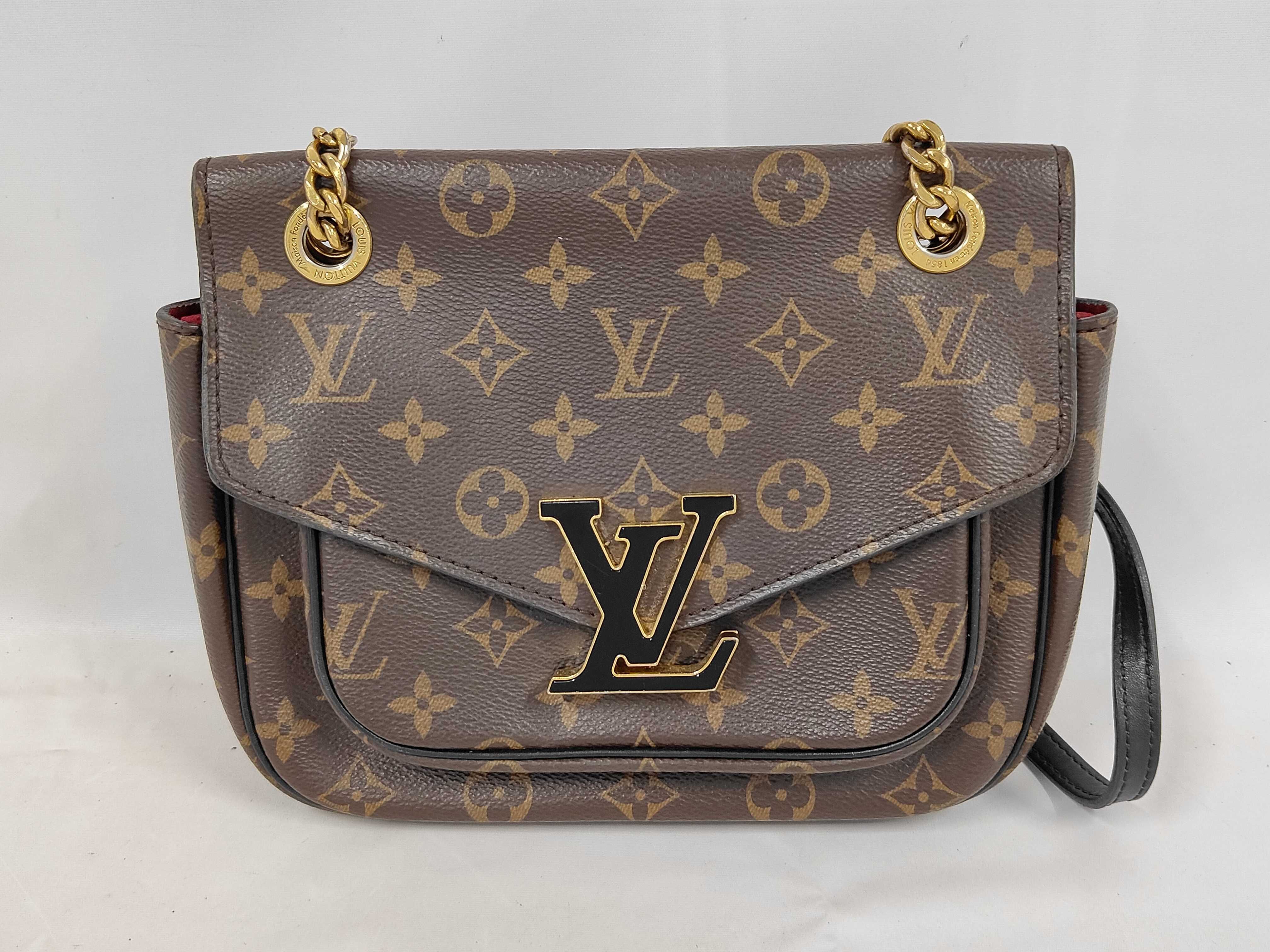 M45592 Passy Shoulder Bag