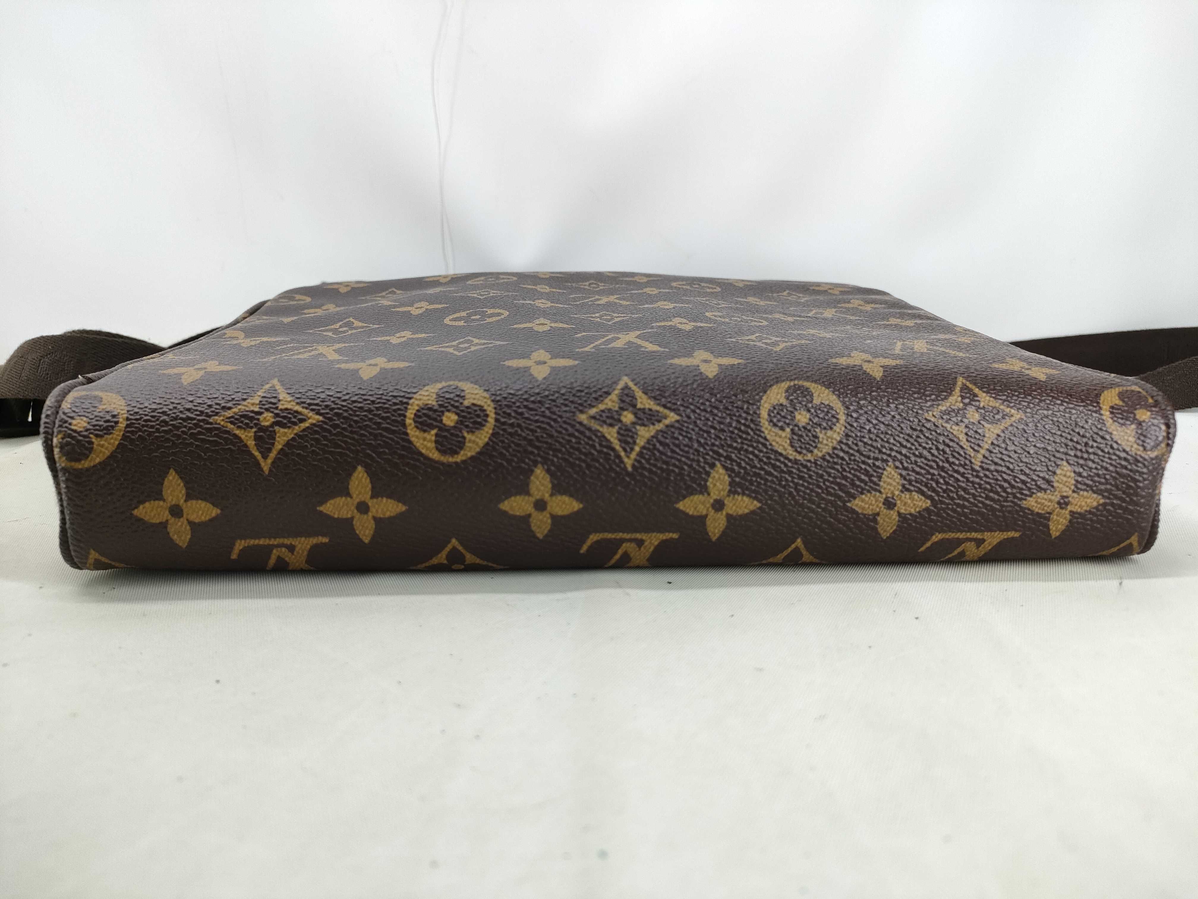 Monogram Louis Vuitton Monogram Trotta Beaucoup M97037 Shoulder Bag — view 3