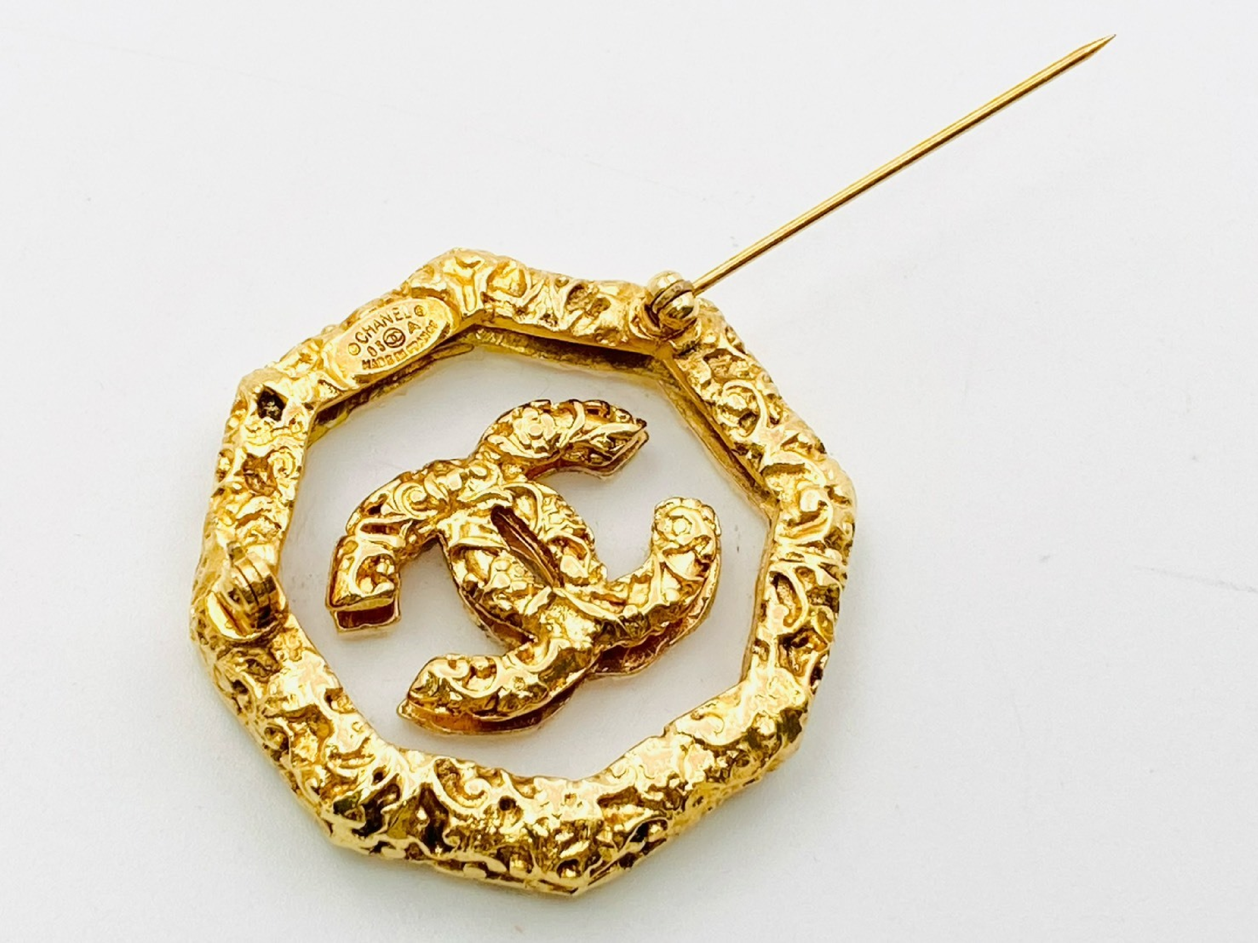 Coco Mark Lava Octagon Brooch 93A Clear x Gold Brooch — view 3