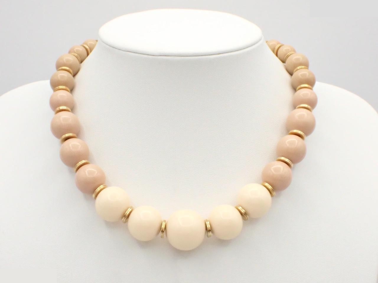 Other lines: Precious metals, necklaces, pendants, chains approximately 40cm long. — view 3