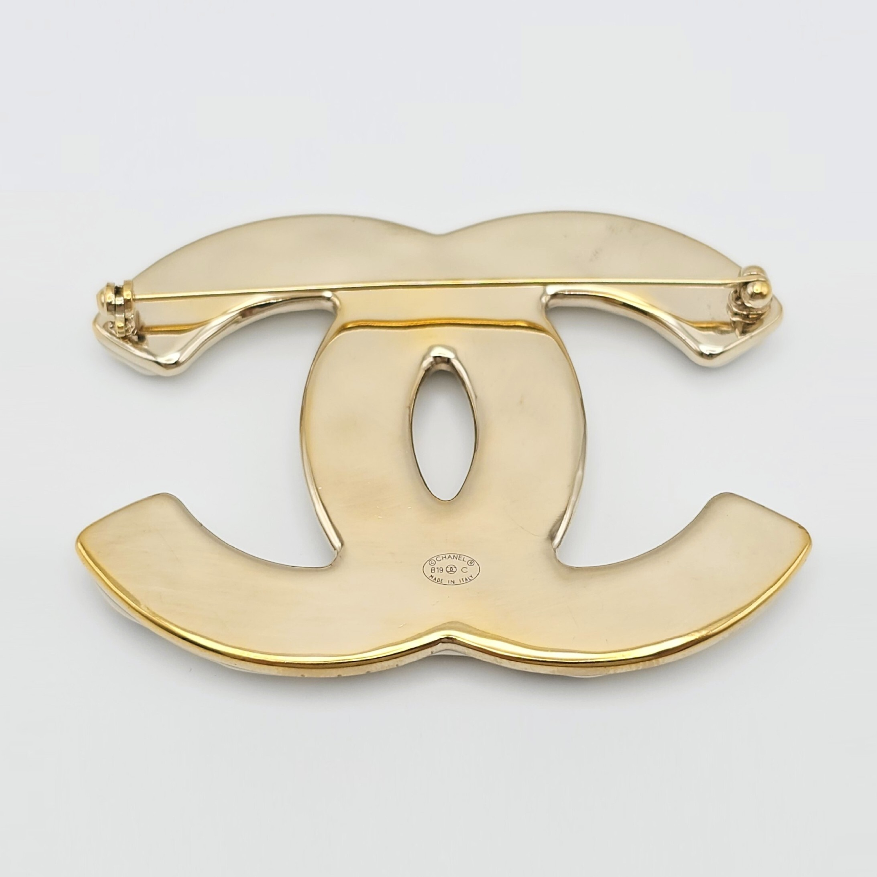 brooch — view 4