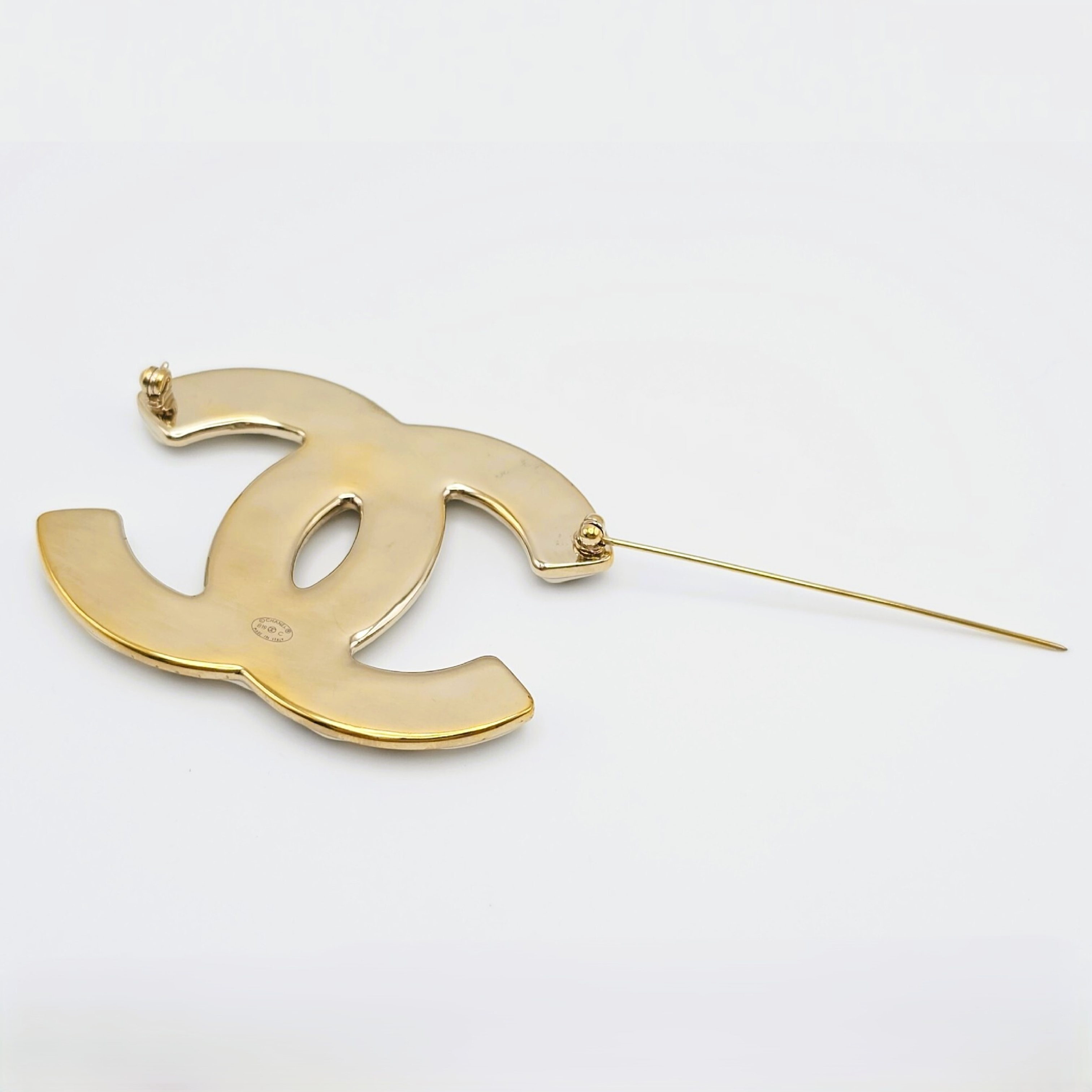 brooch — view 5