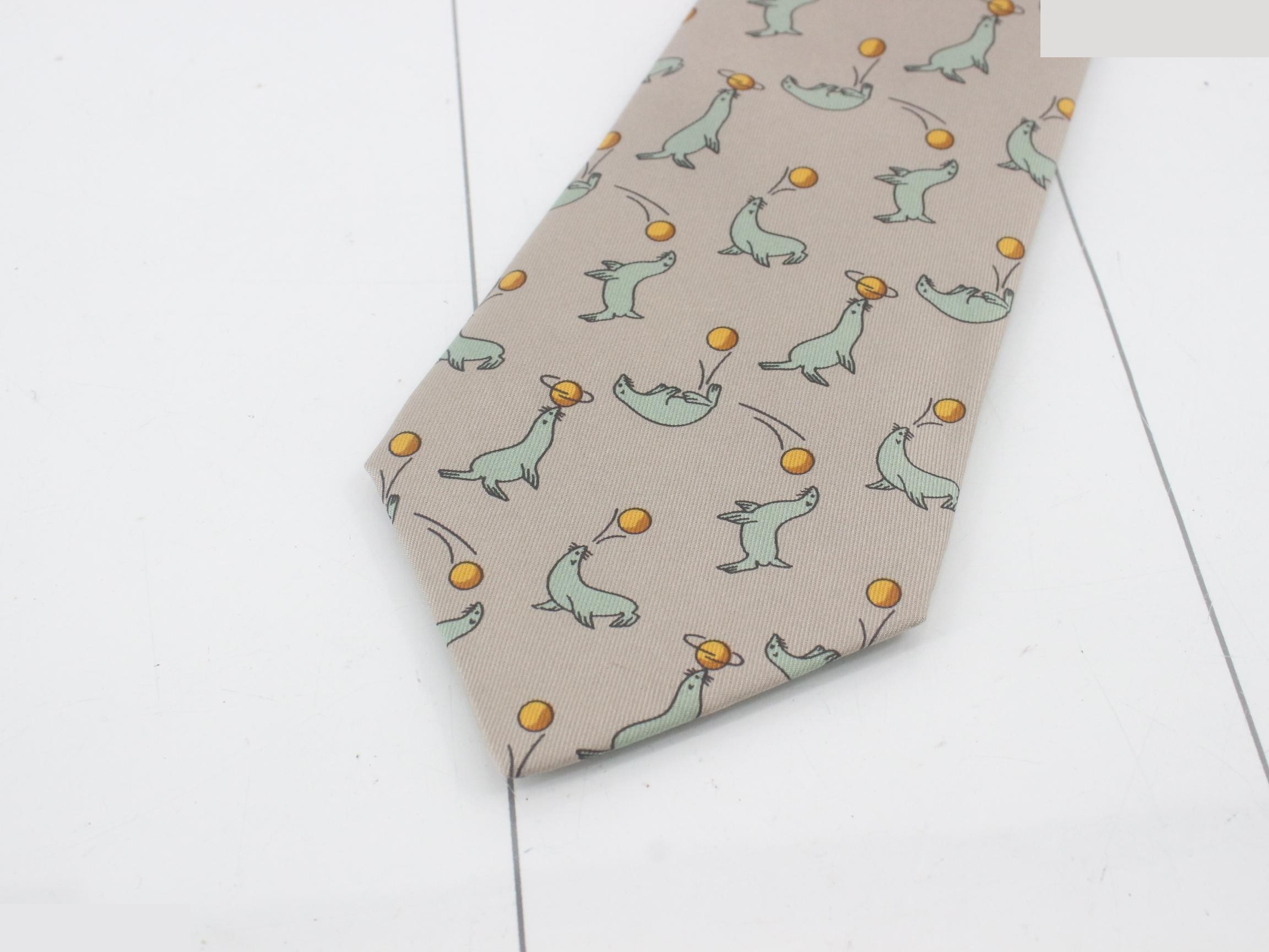 Animal print, seal pattern, gray tie — view 3