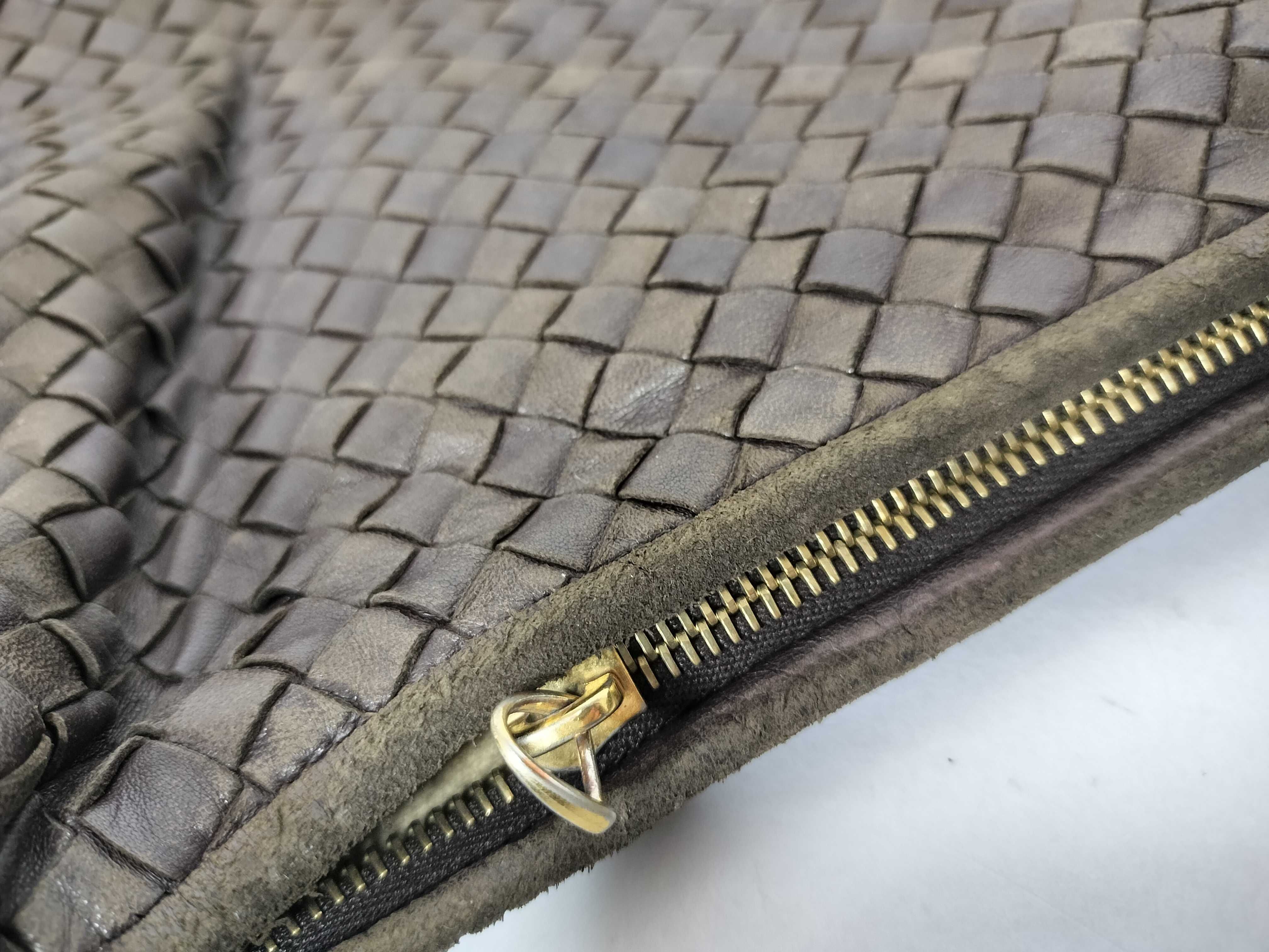 Intrecciato Hobo Bag Handbag — view 8