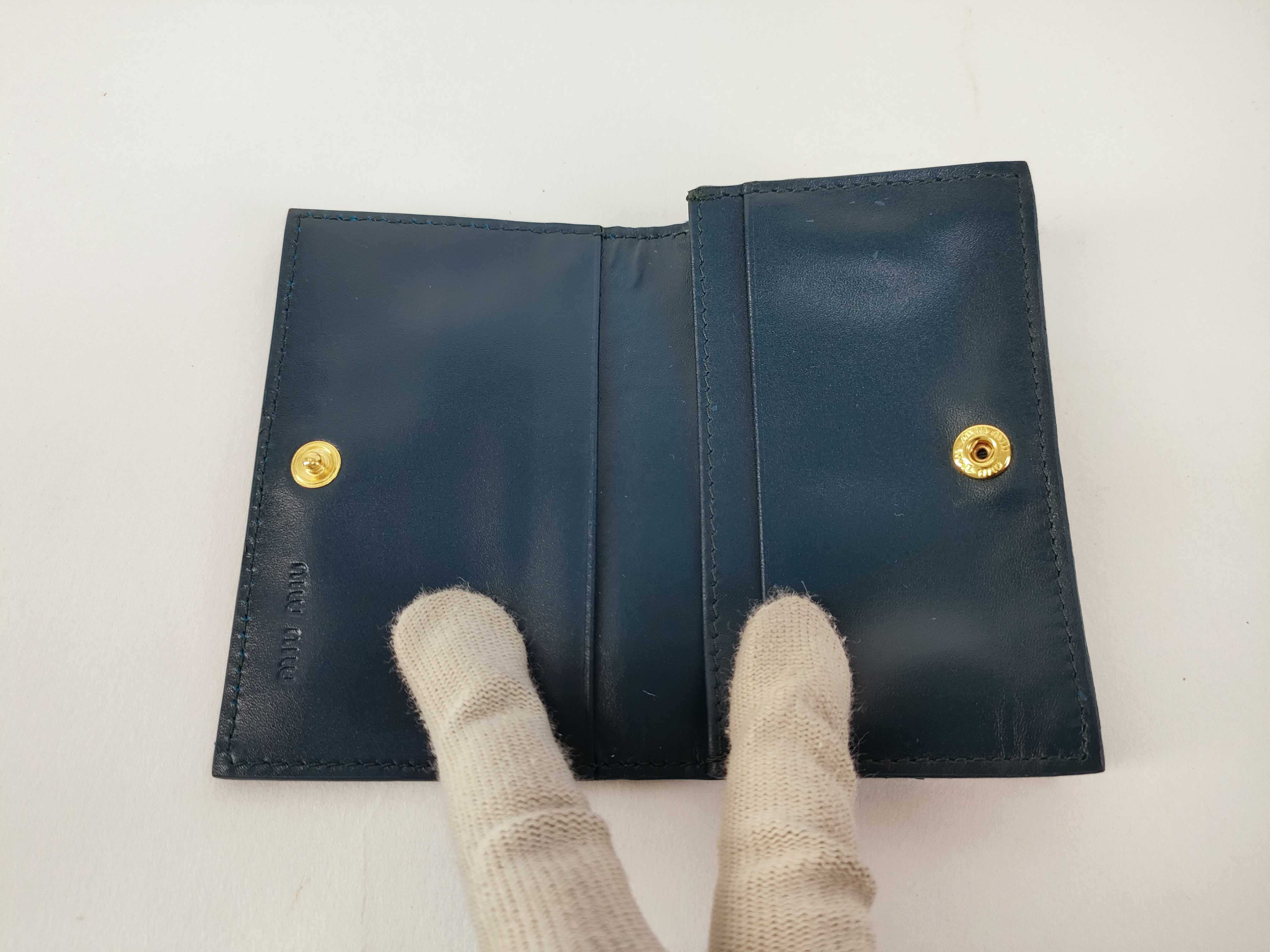 coin case, blue coin case — view 9