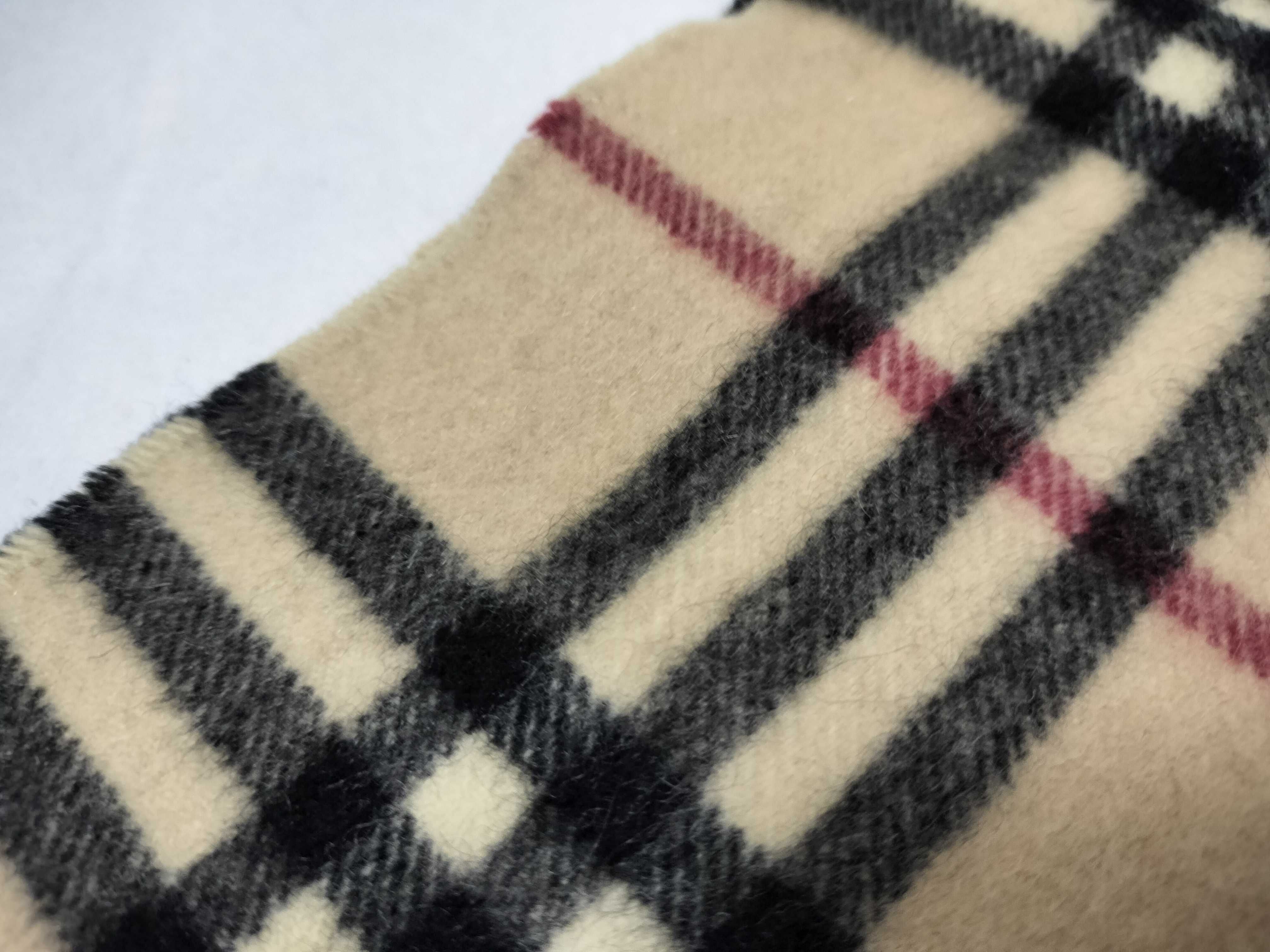 100% Cashmere Scarf, Nova Check Pattern, and other accessories. — view 8