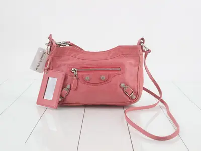 The Hip Giant Hip Shoulder Bag
