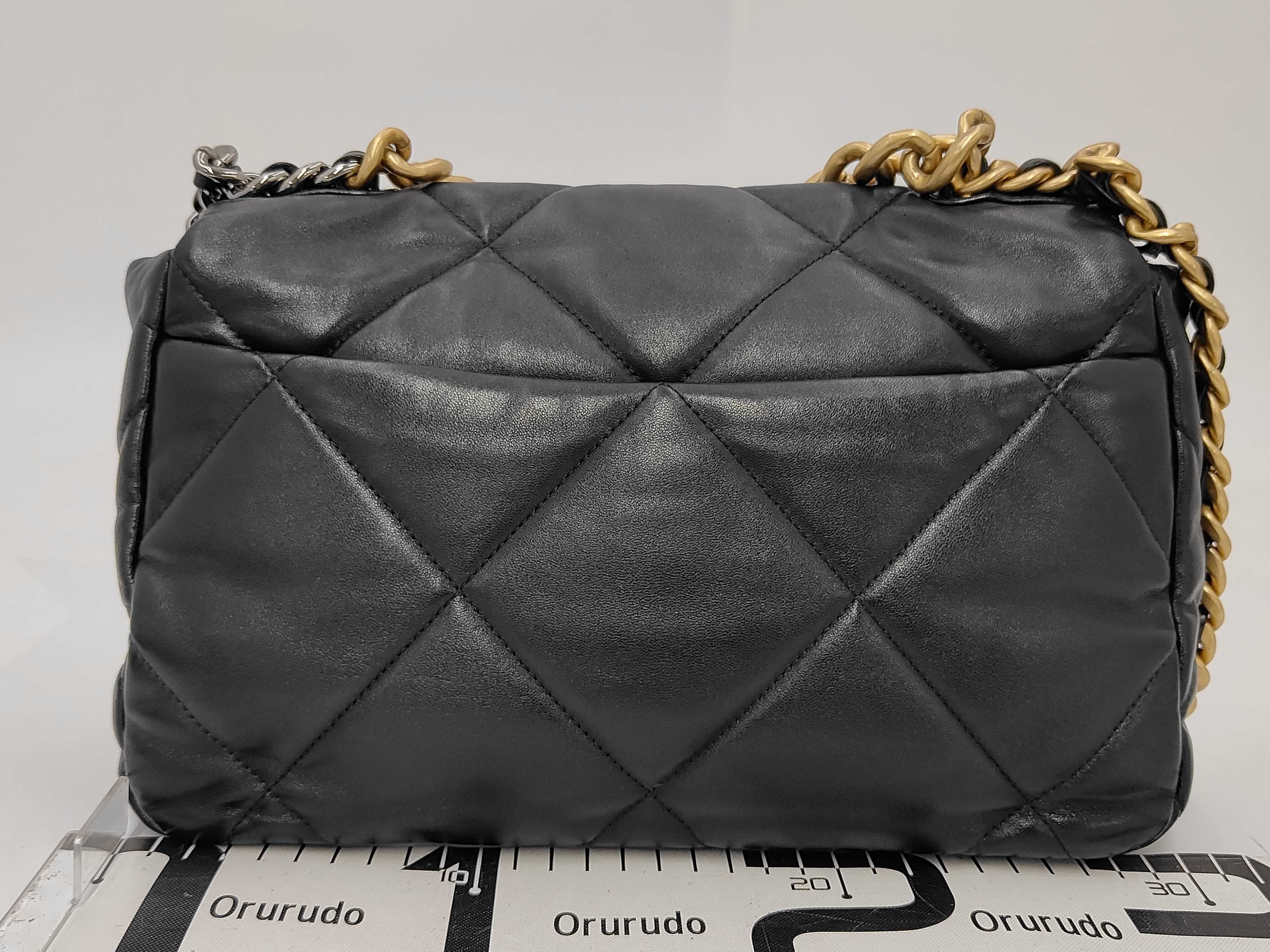 19 Bag Black Quilted Lambskin Gold Hardware Chip Shoulder Bag — view 2