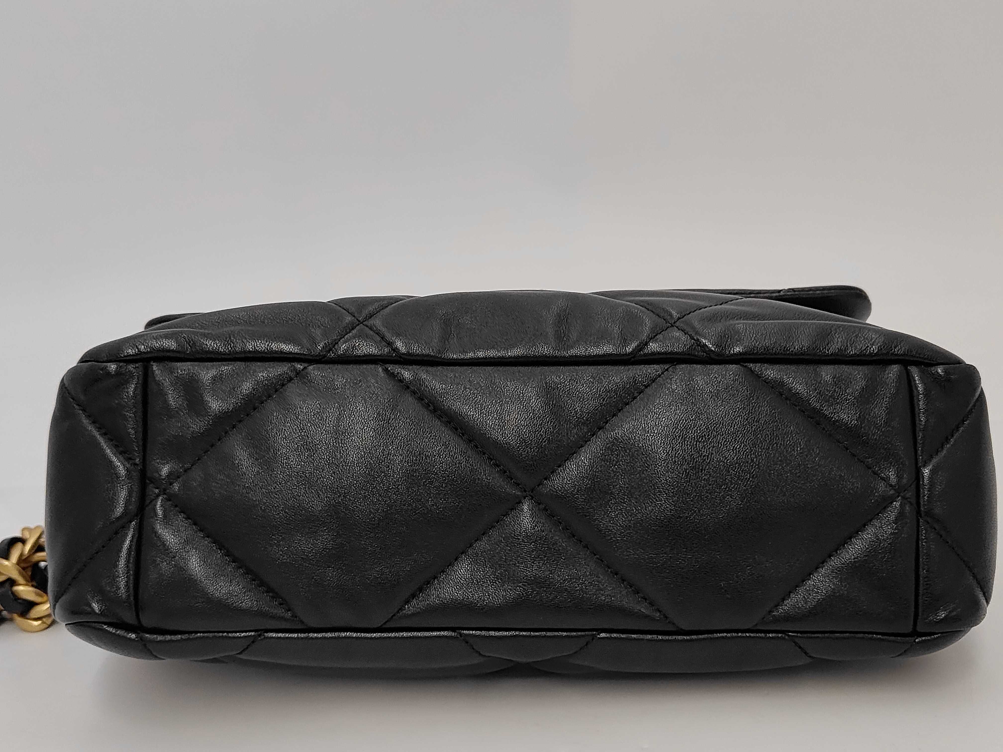 19 Bag Black Quilted Lambskin Gold Hardware Chip Shoulder Bag — view 4