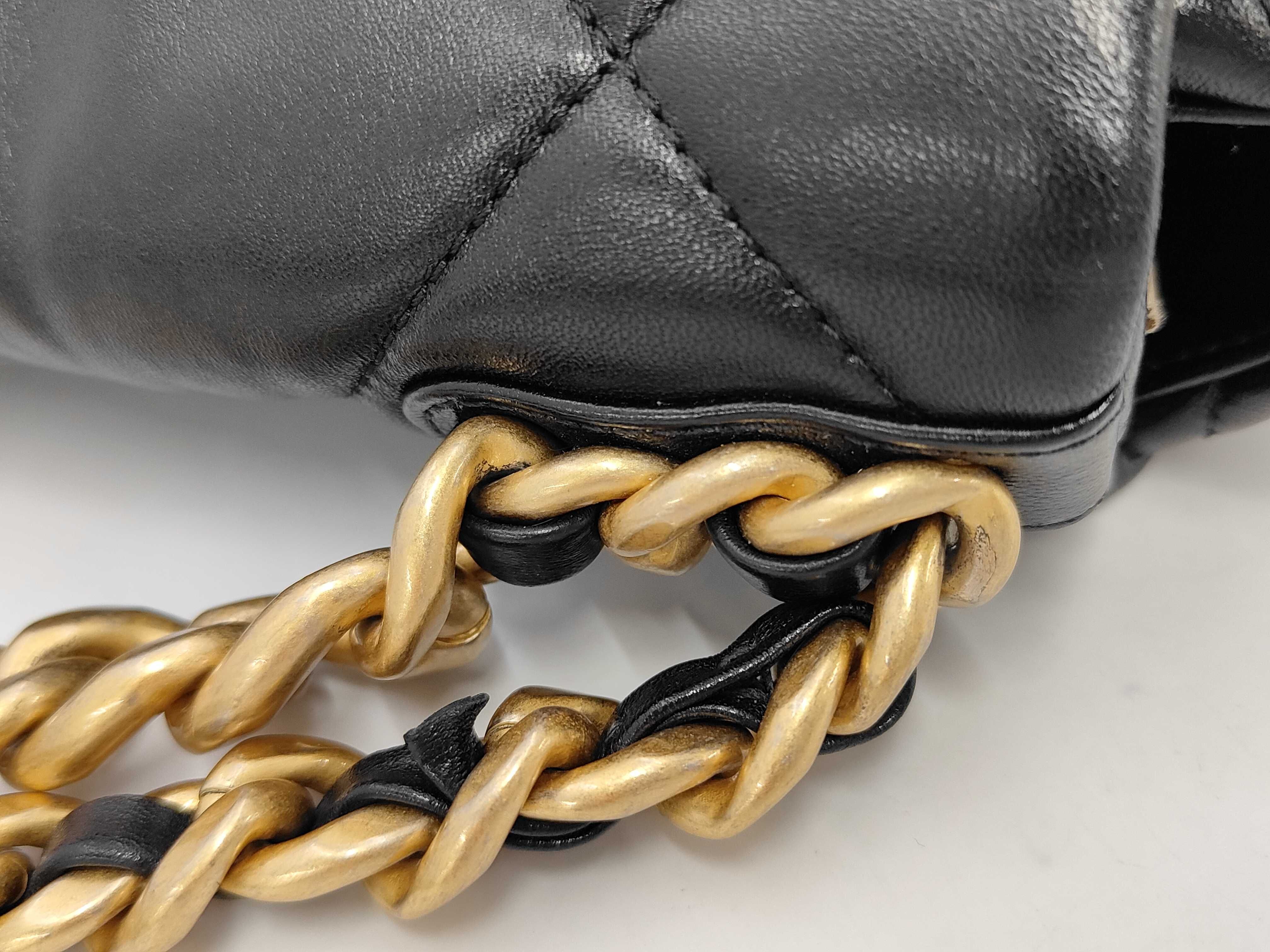 19 Bag Black Quilted Lambskin Gold Hardware Chip Shoulder Bag — view 7
