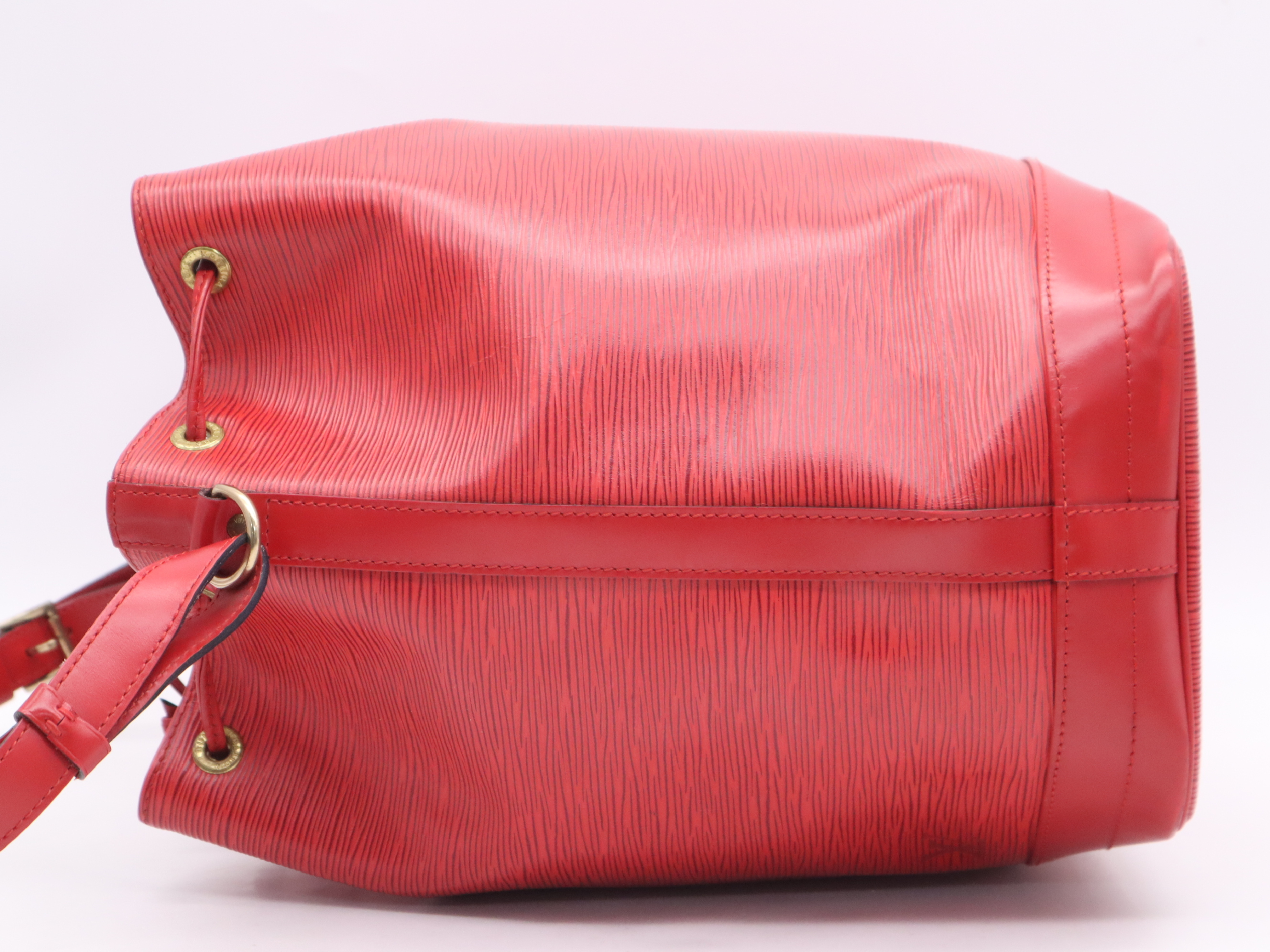 M44007 Epi Noé Castilian Red Handbag — view 3