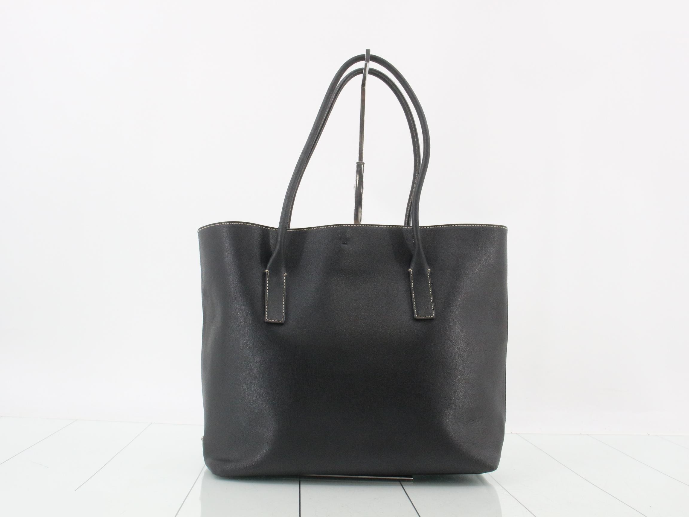 Leather tote bag with triangular plate and pouch, black. — view 2