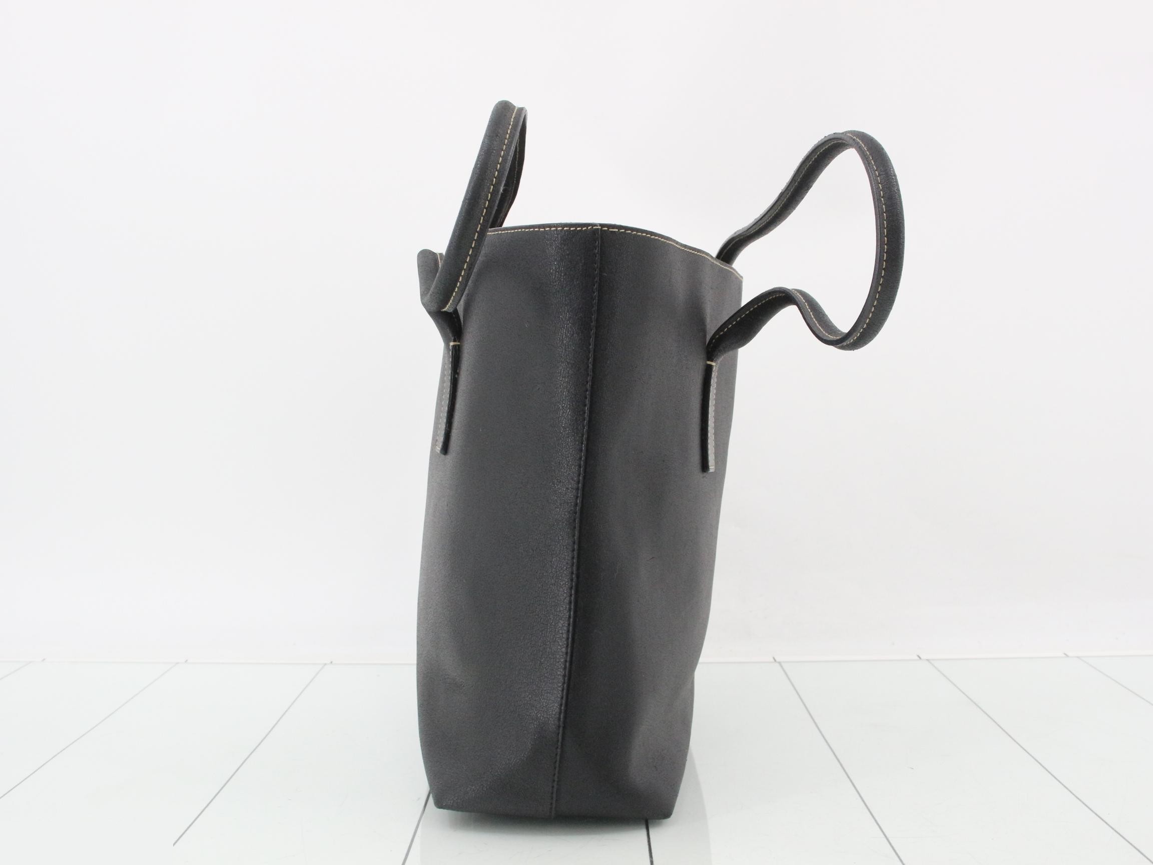 Leather tote bag with triangular plate and pouch, black. — view 4
