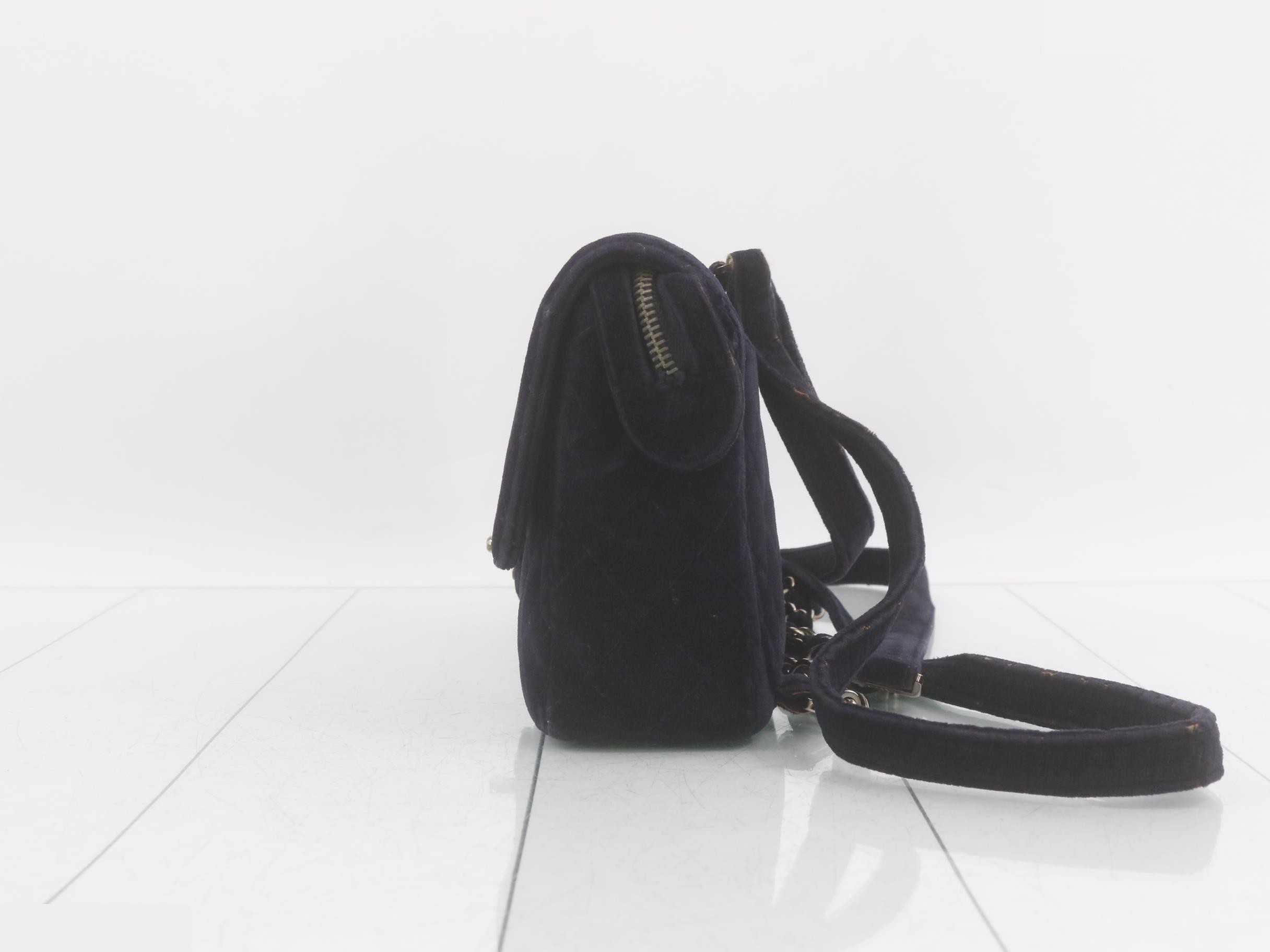 Matelassé velour chain backpack, navy — view 4