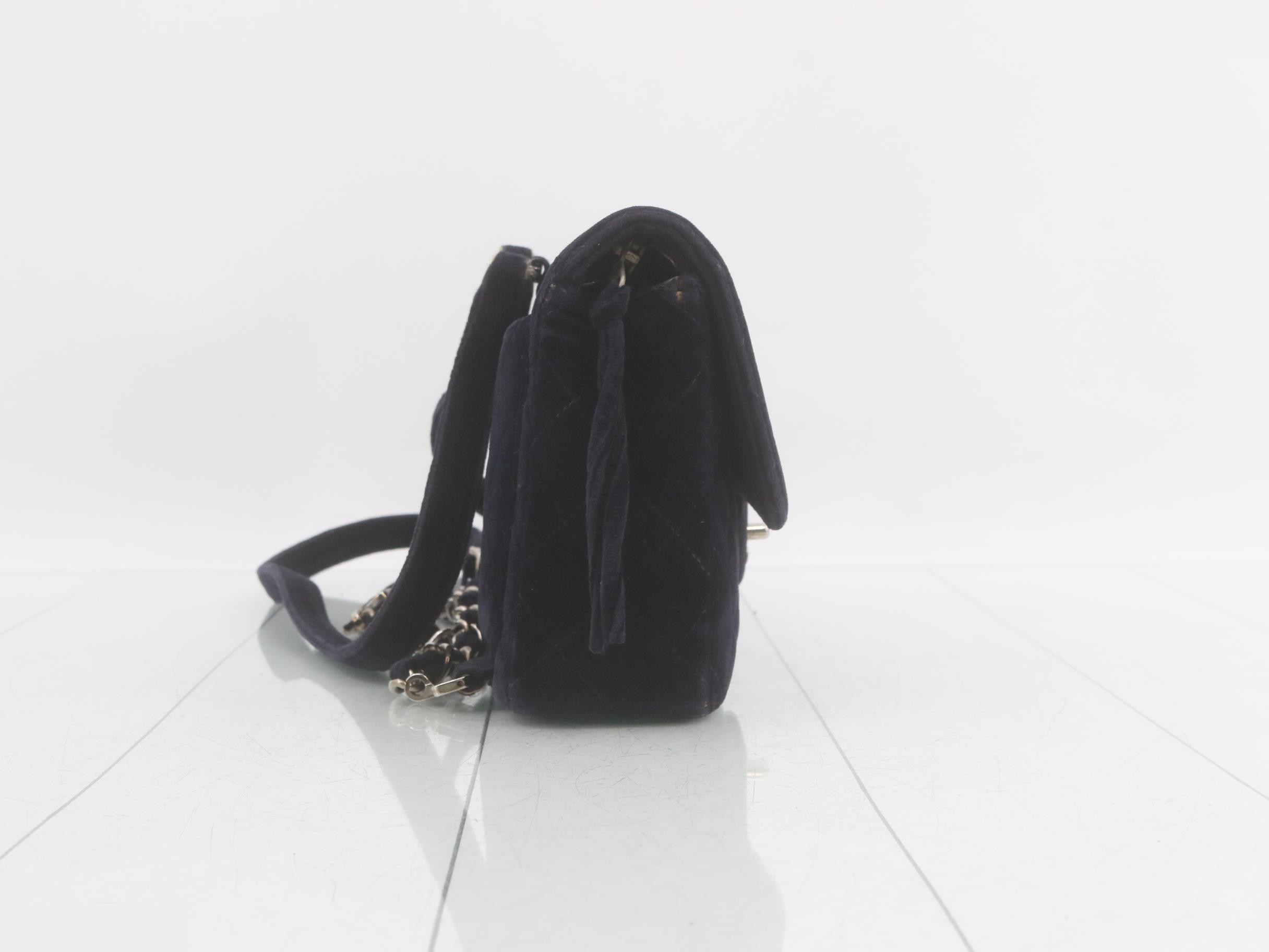 Matelassé velour chain backpack, navy — view 5