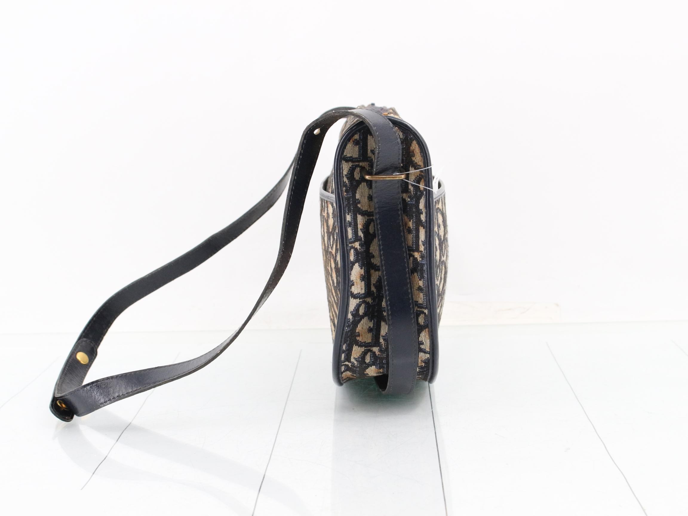 Old Trotter (Bag) - Shoulder Bag — view 3