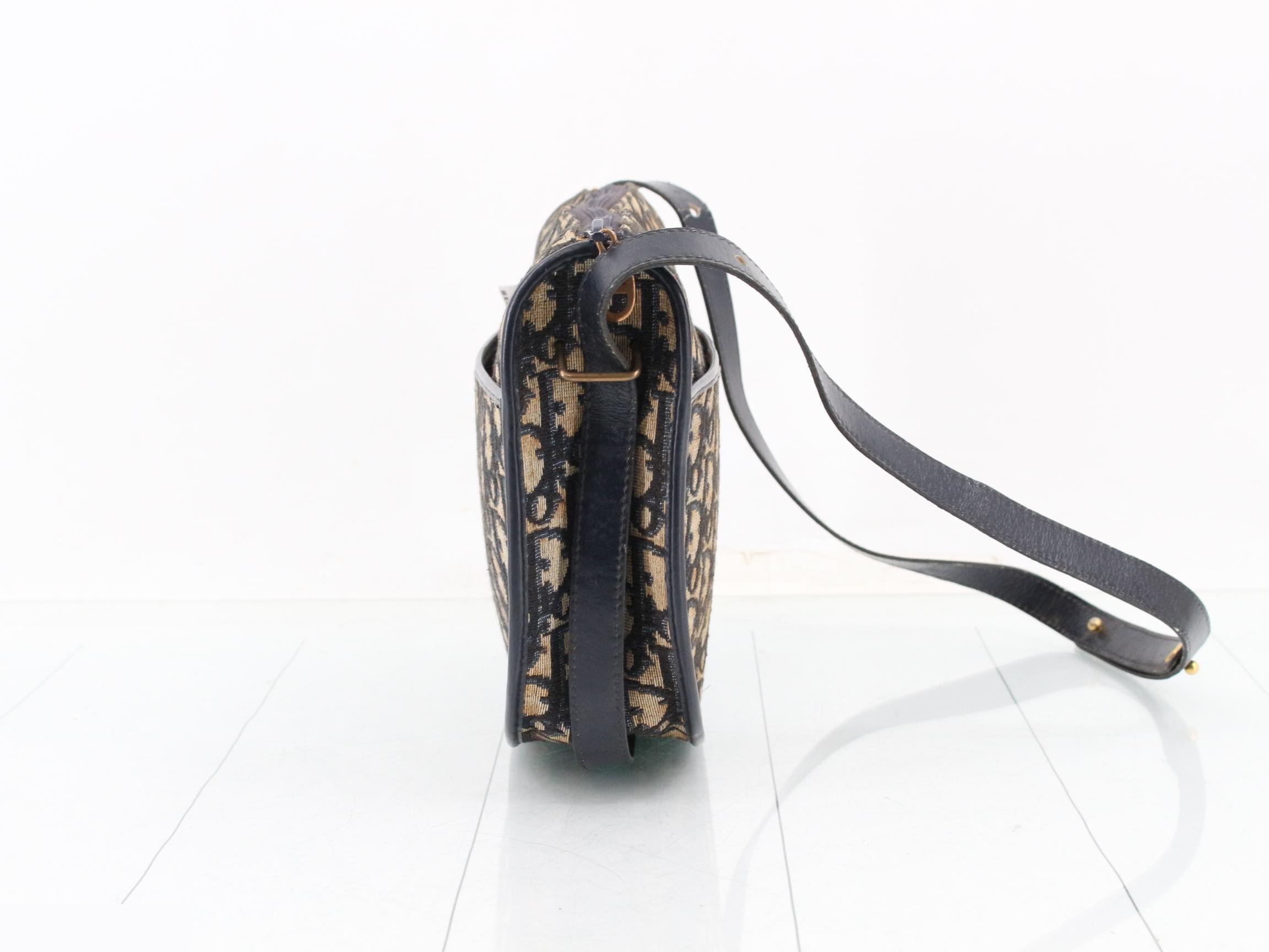Old Trotter (Bag) - Shoulder Bag — view 4